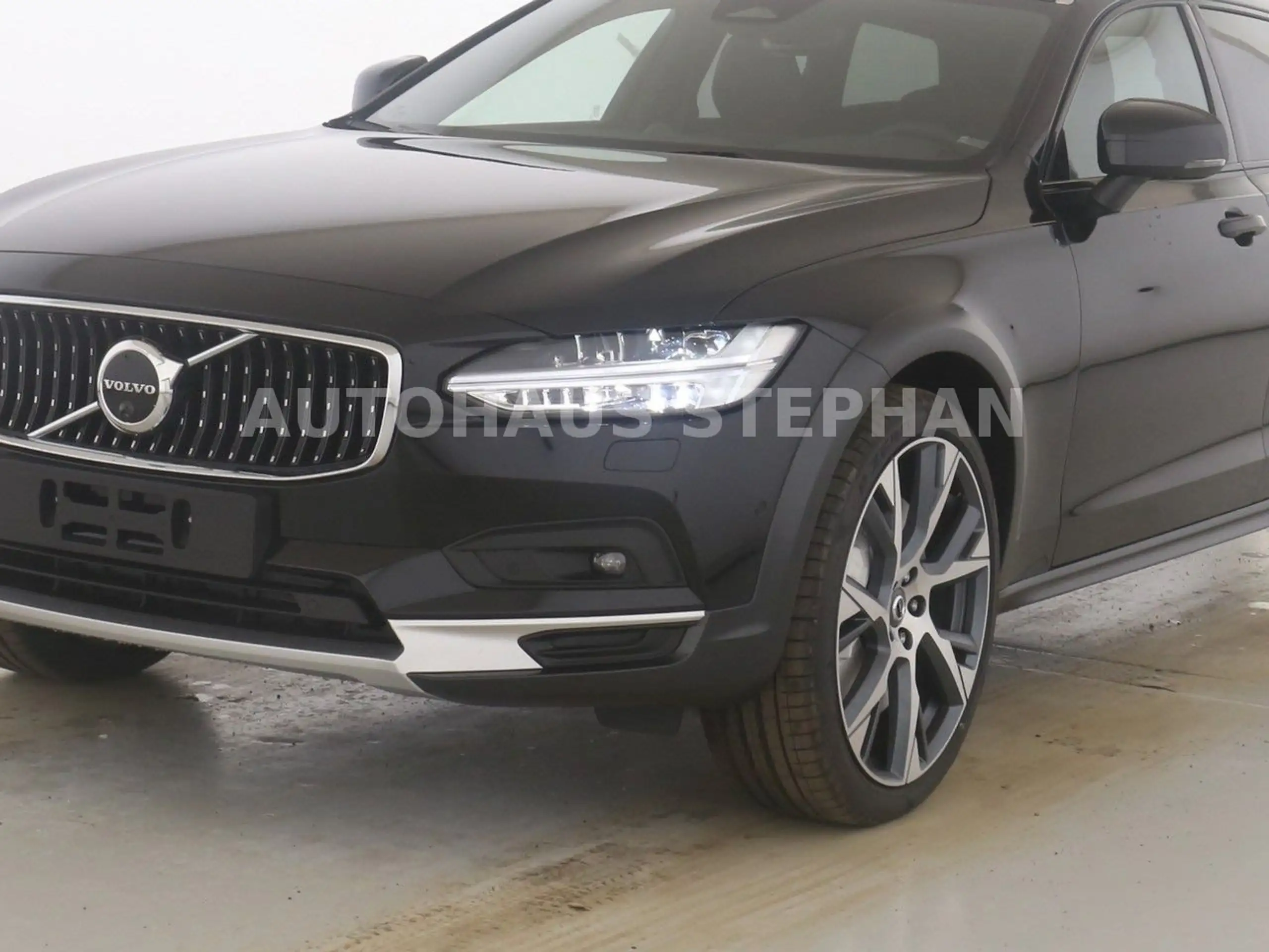 Volvo - V90 Cross Country