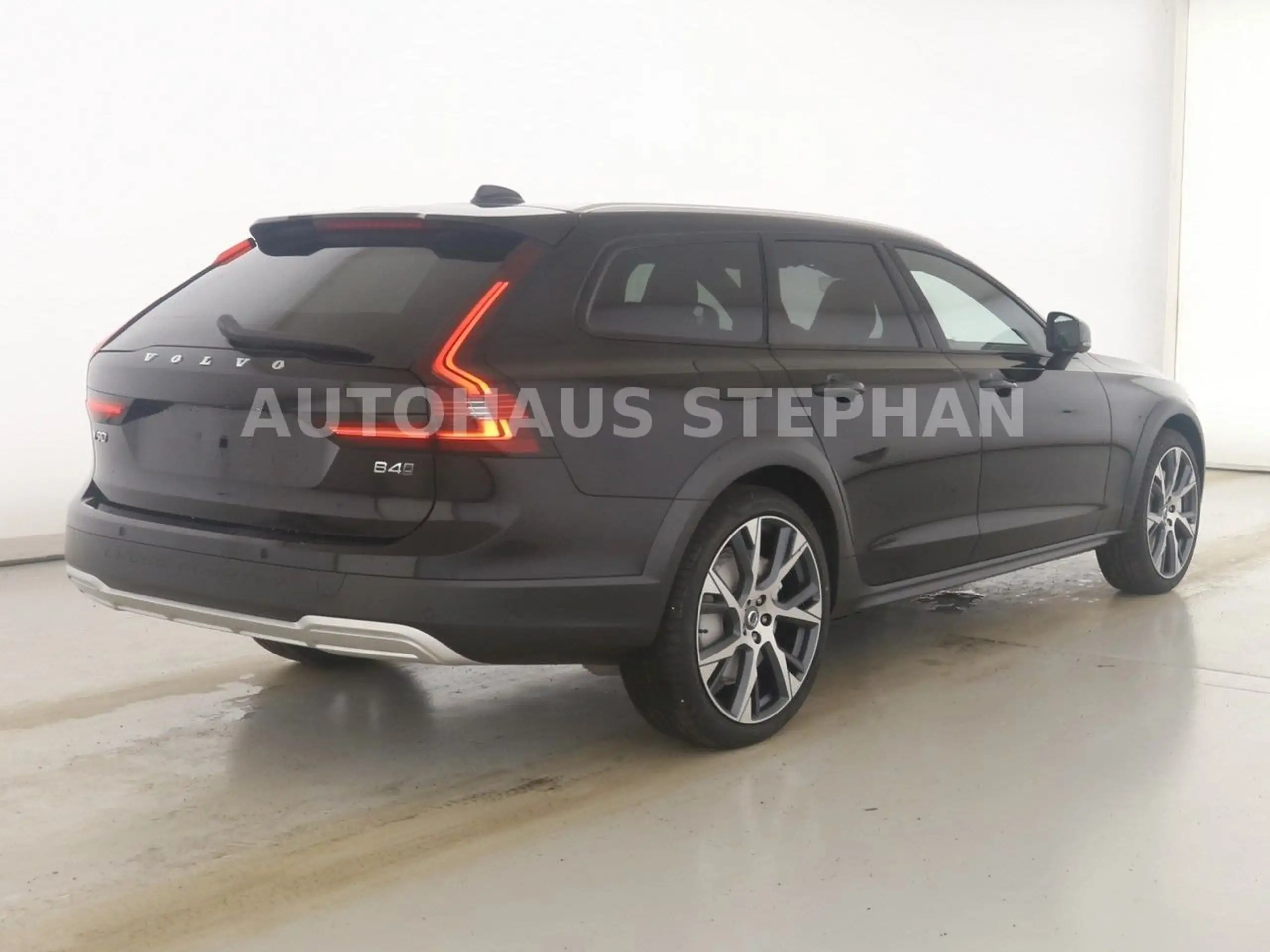 Volvo - V90 Cross Country