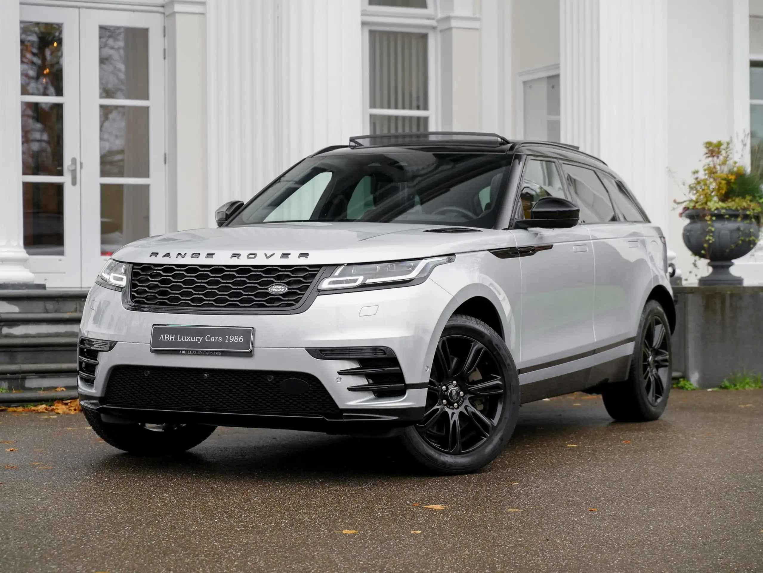 Land Rover - Range Rover Velar