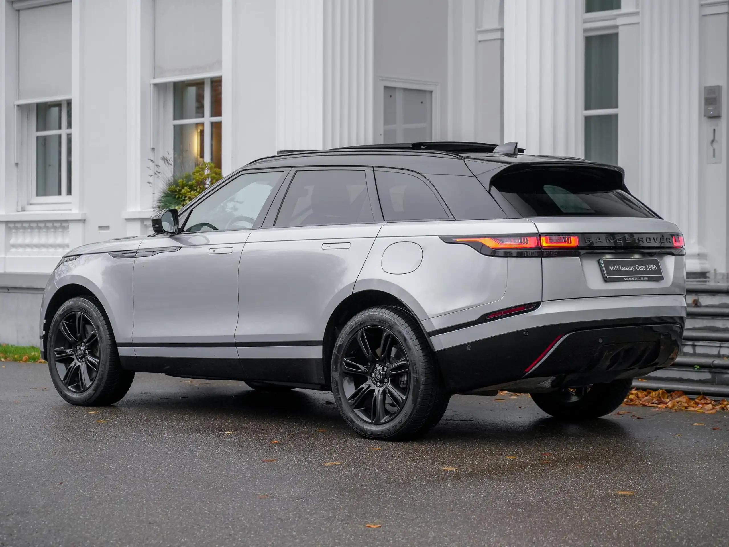 Land Rover - Range Rover Velar