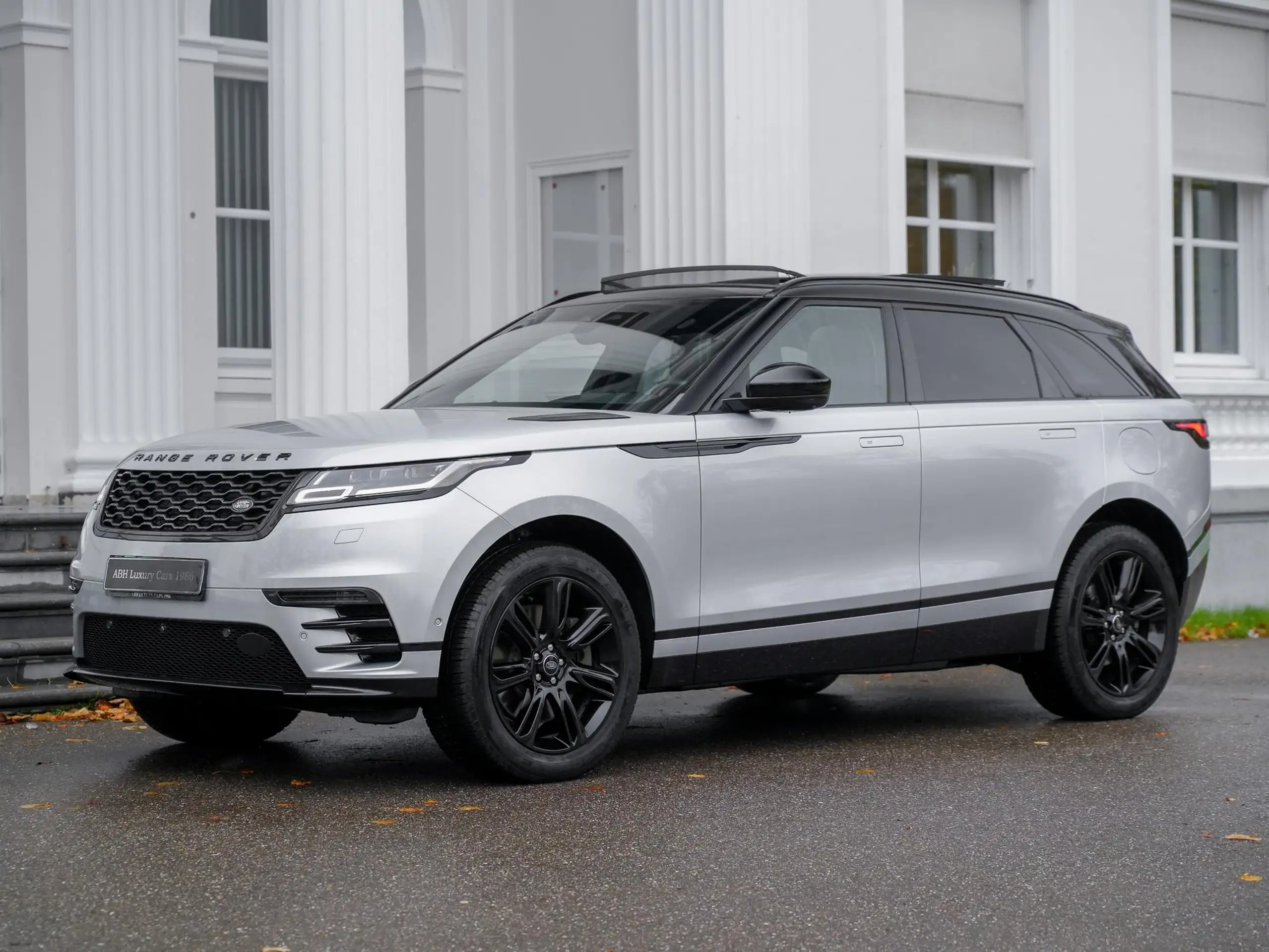 Land Rover - Range Rover Velar