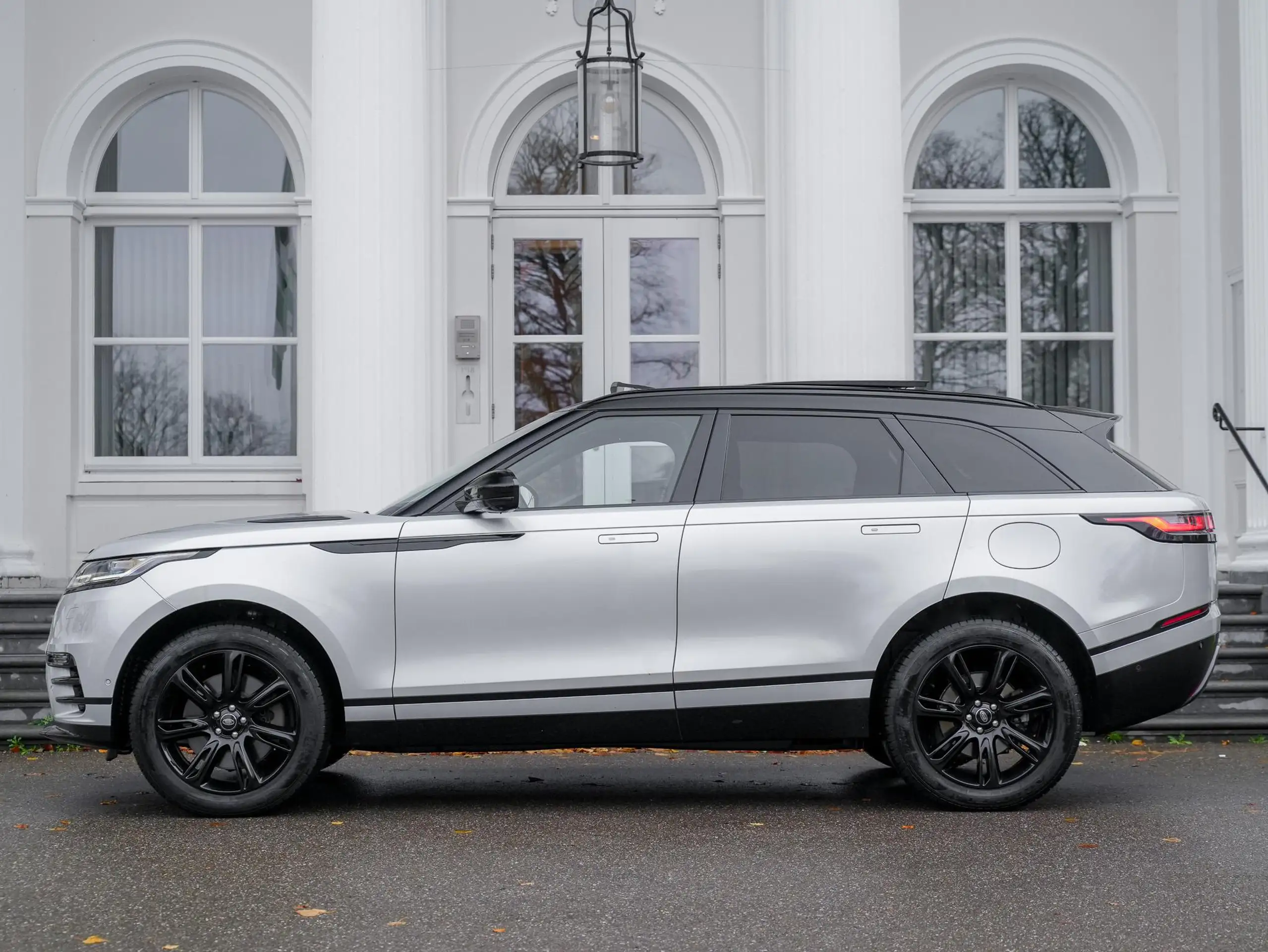 Land Rover - Range Rover Velar