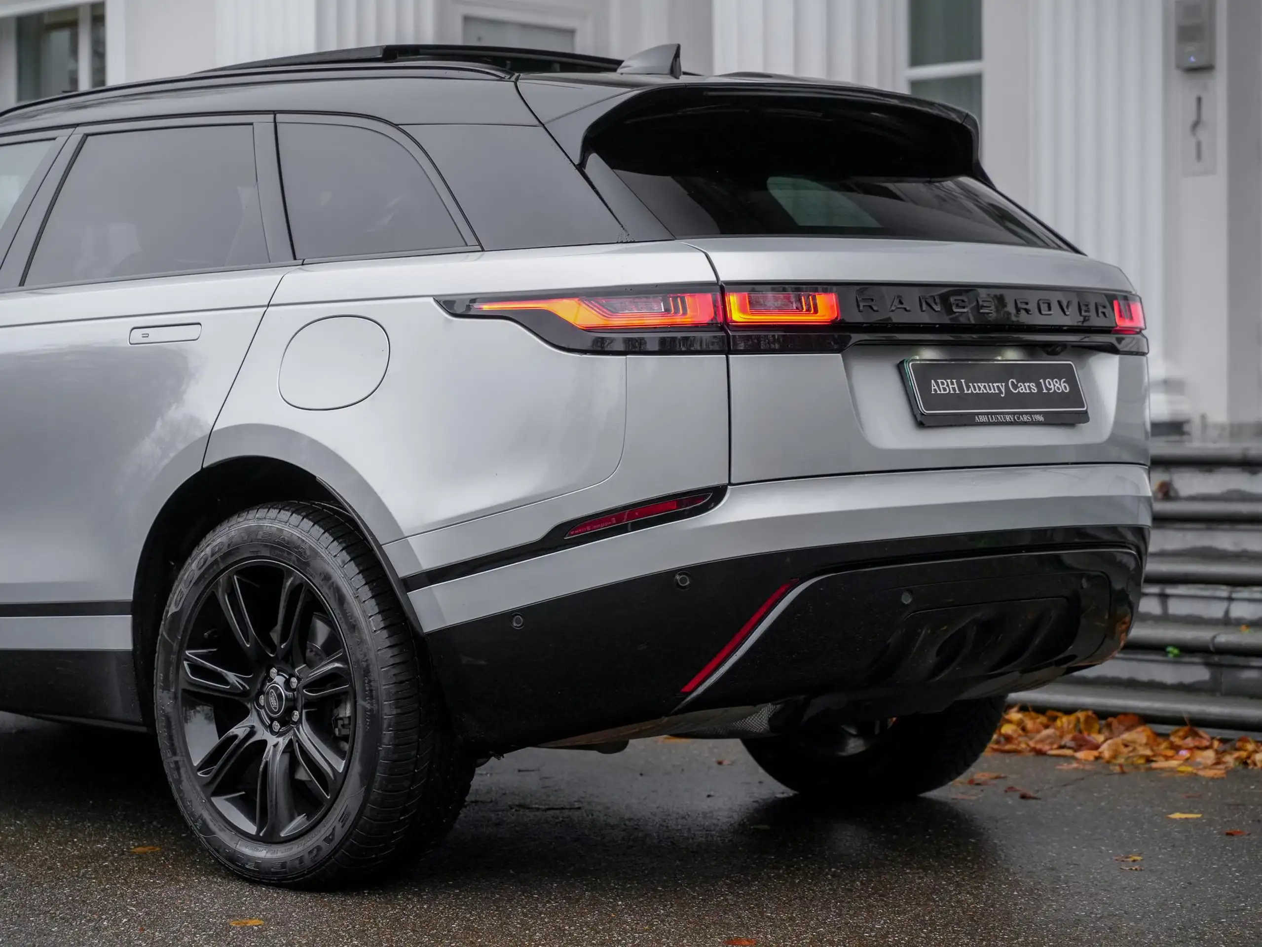 Land Rover - Range Rover Velar