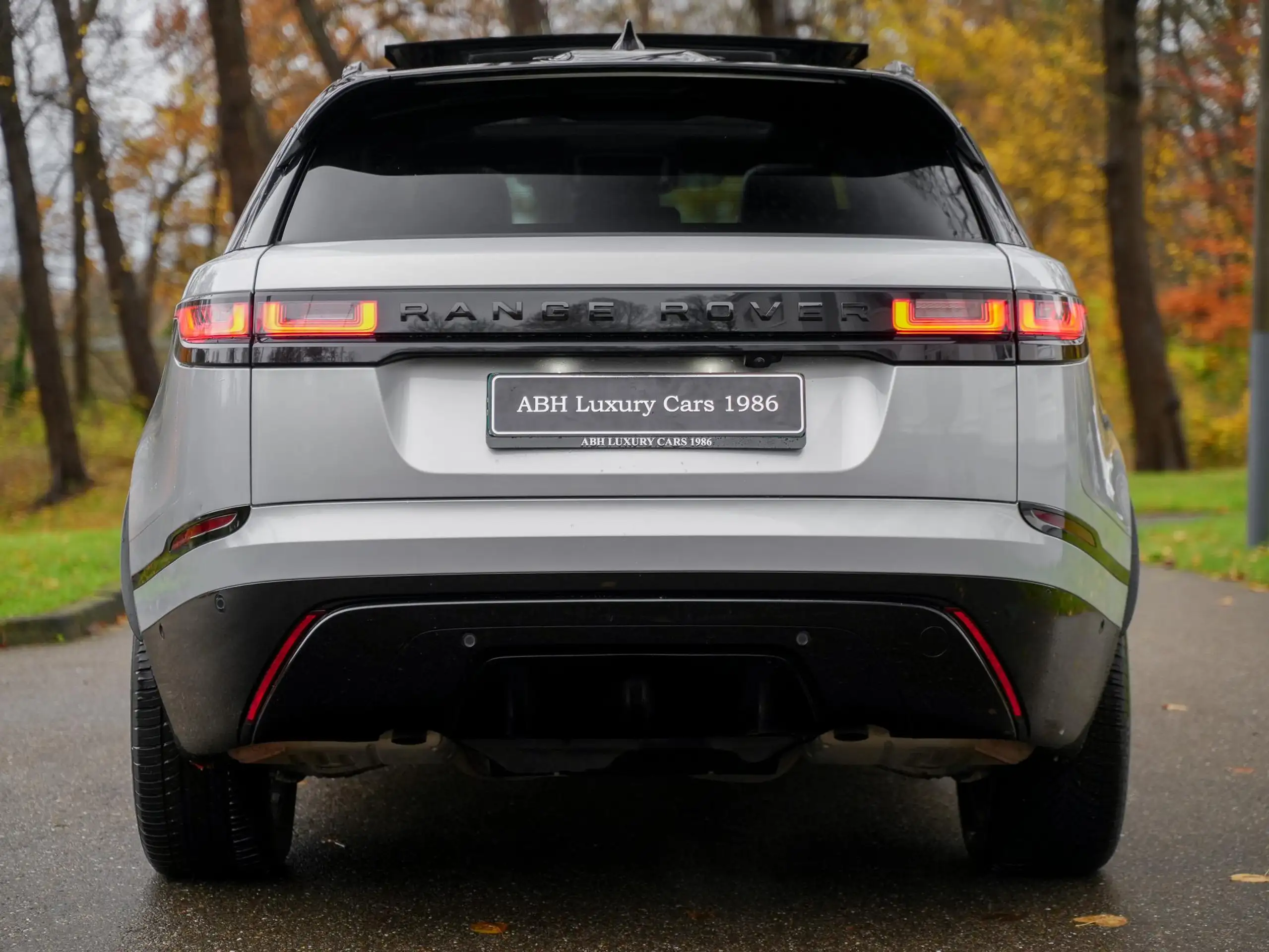 Land Rover - Range Rover Velar