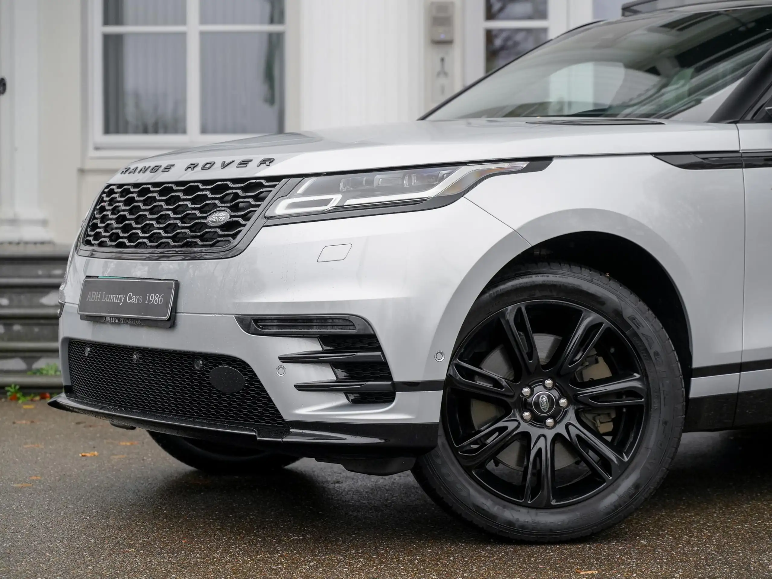 Land Rover - Range Rover Velar