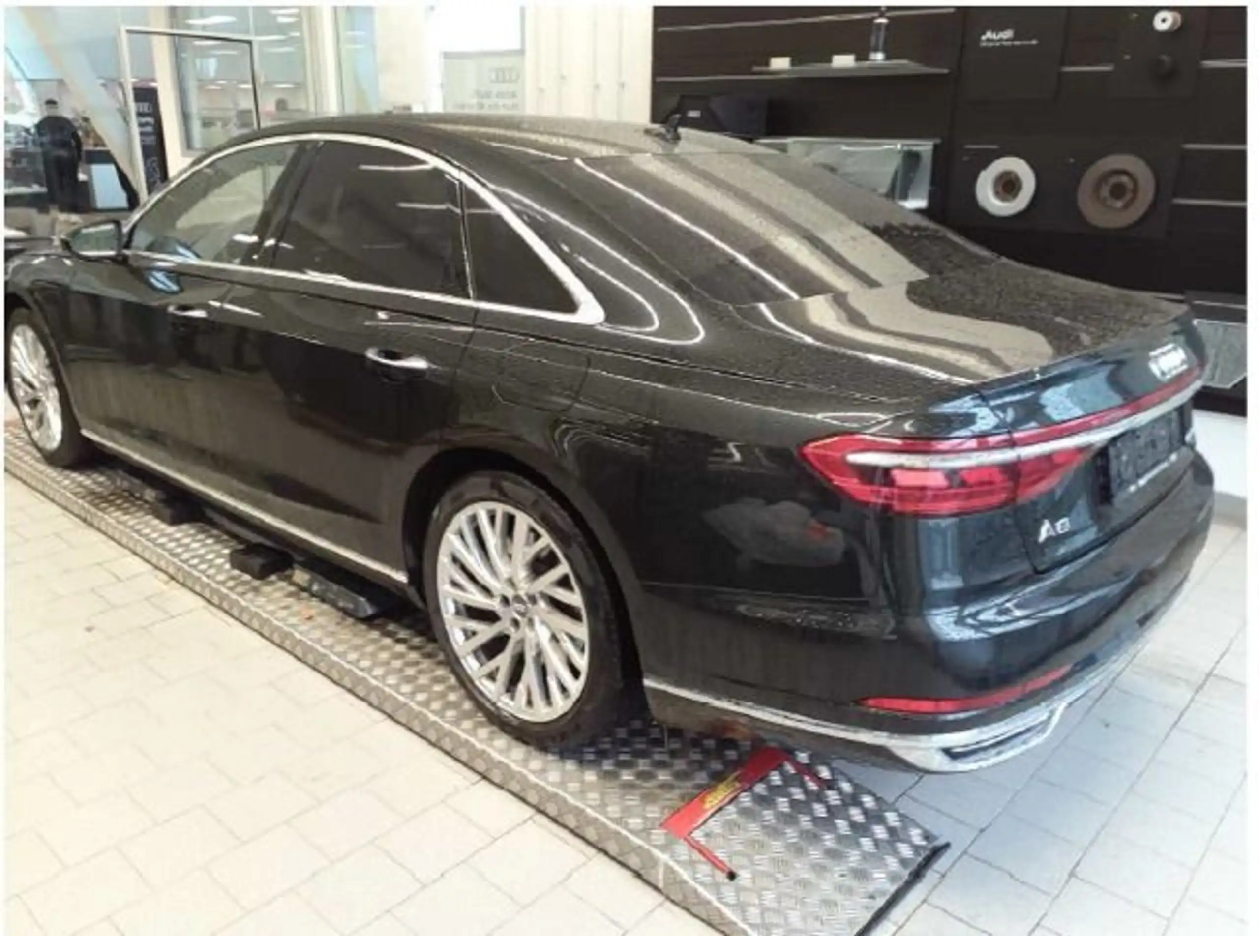 Audi - A8