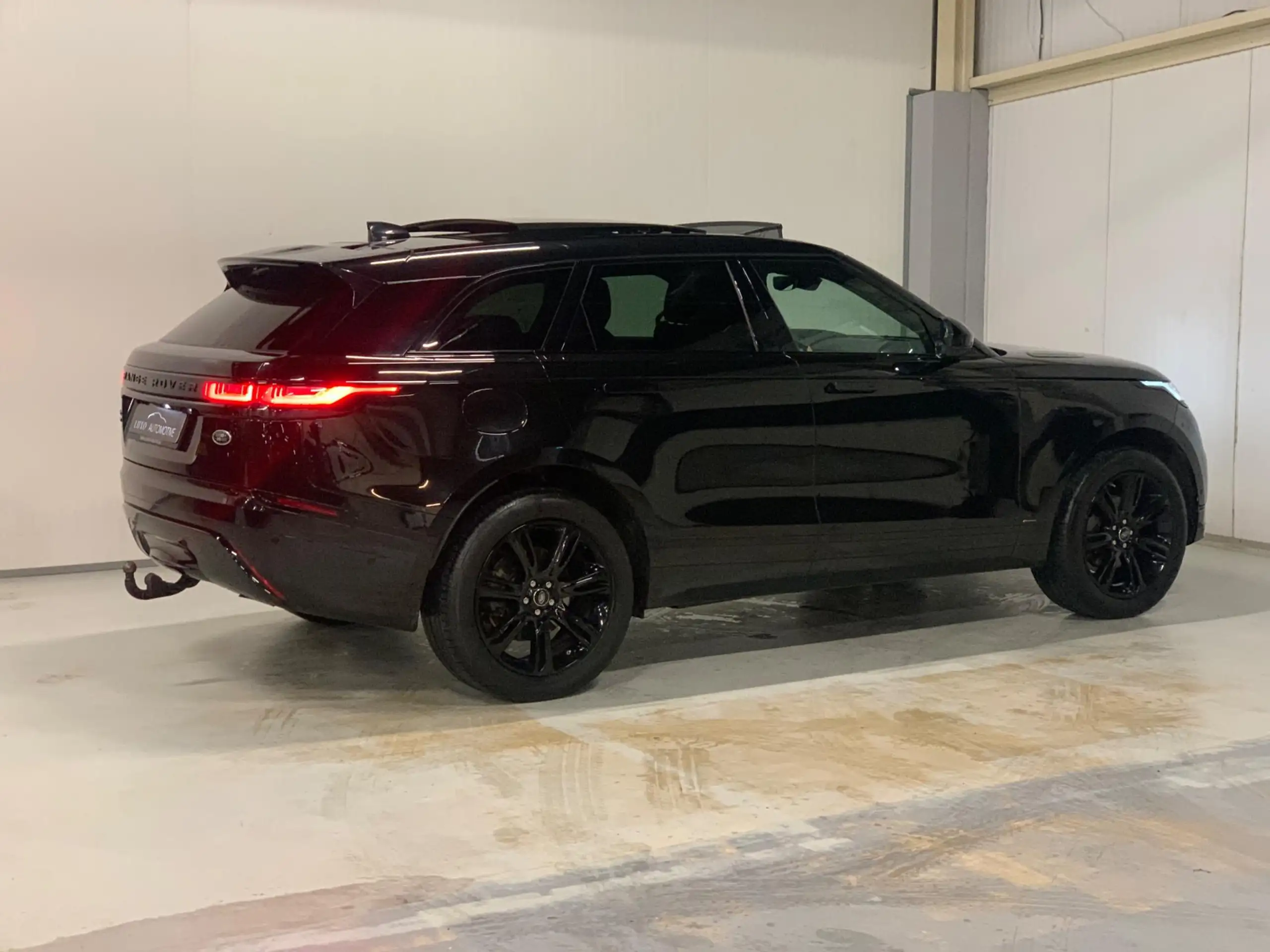 Land Rover - Range Rover Velar