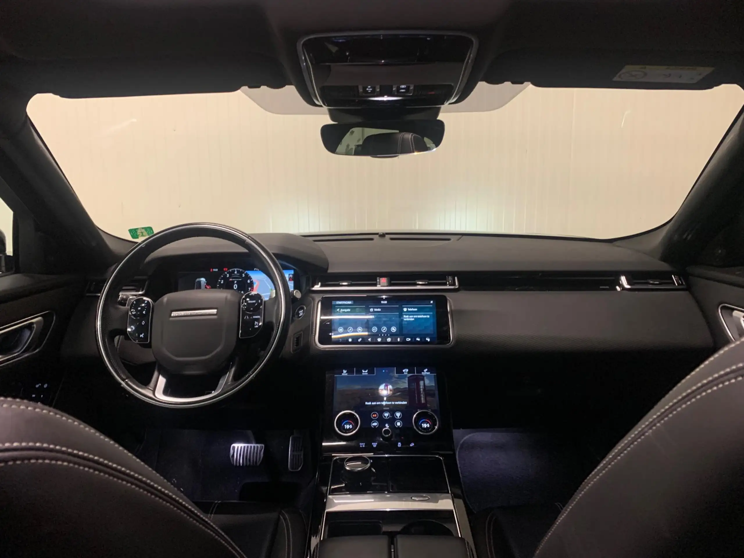 Land Rover - Range Rover Velar