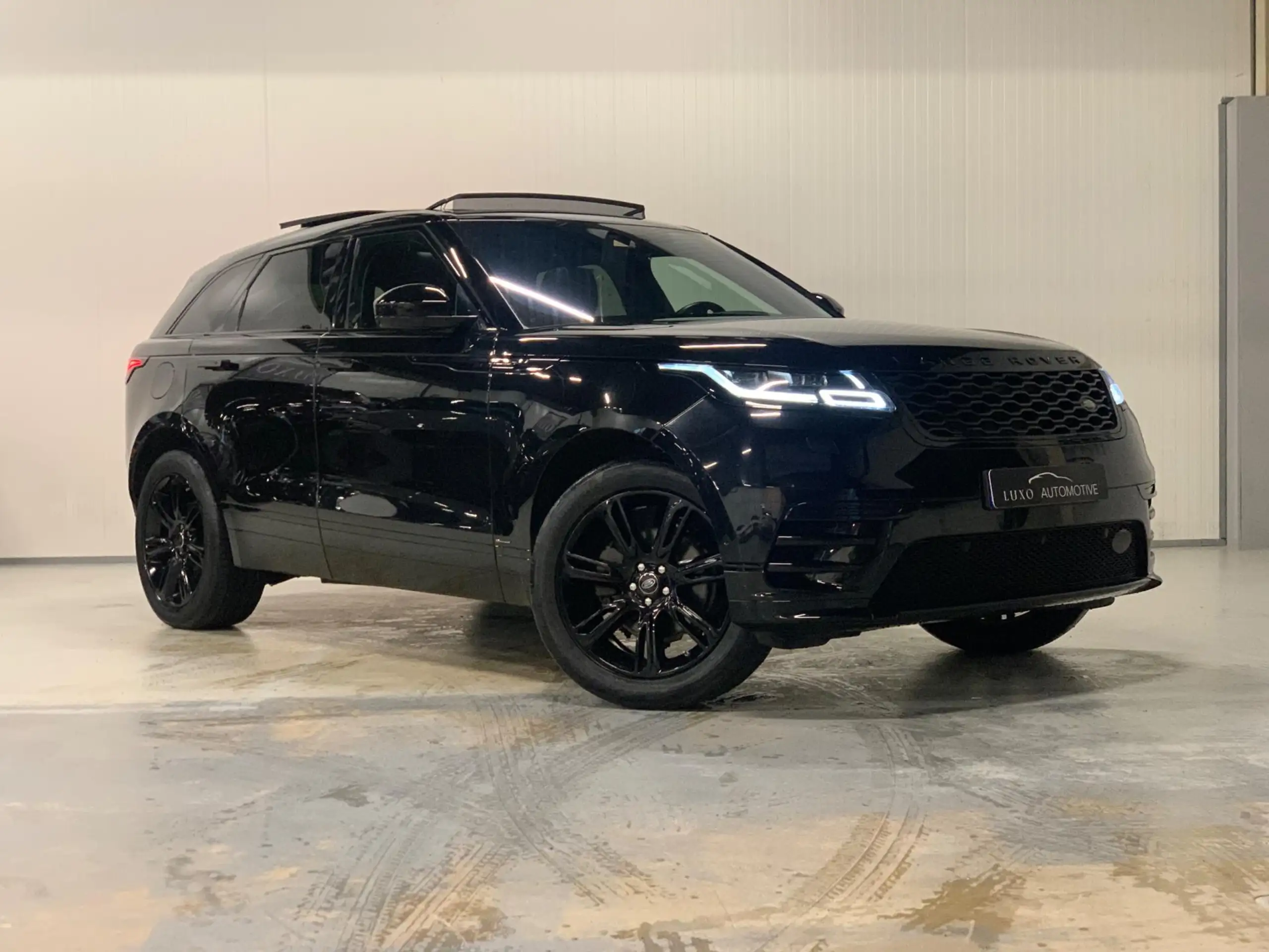 Land Rover - Range Rover Velar