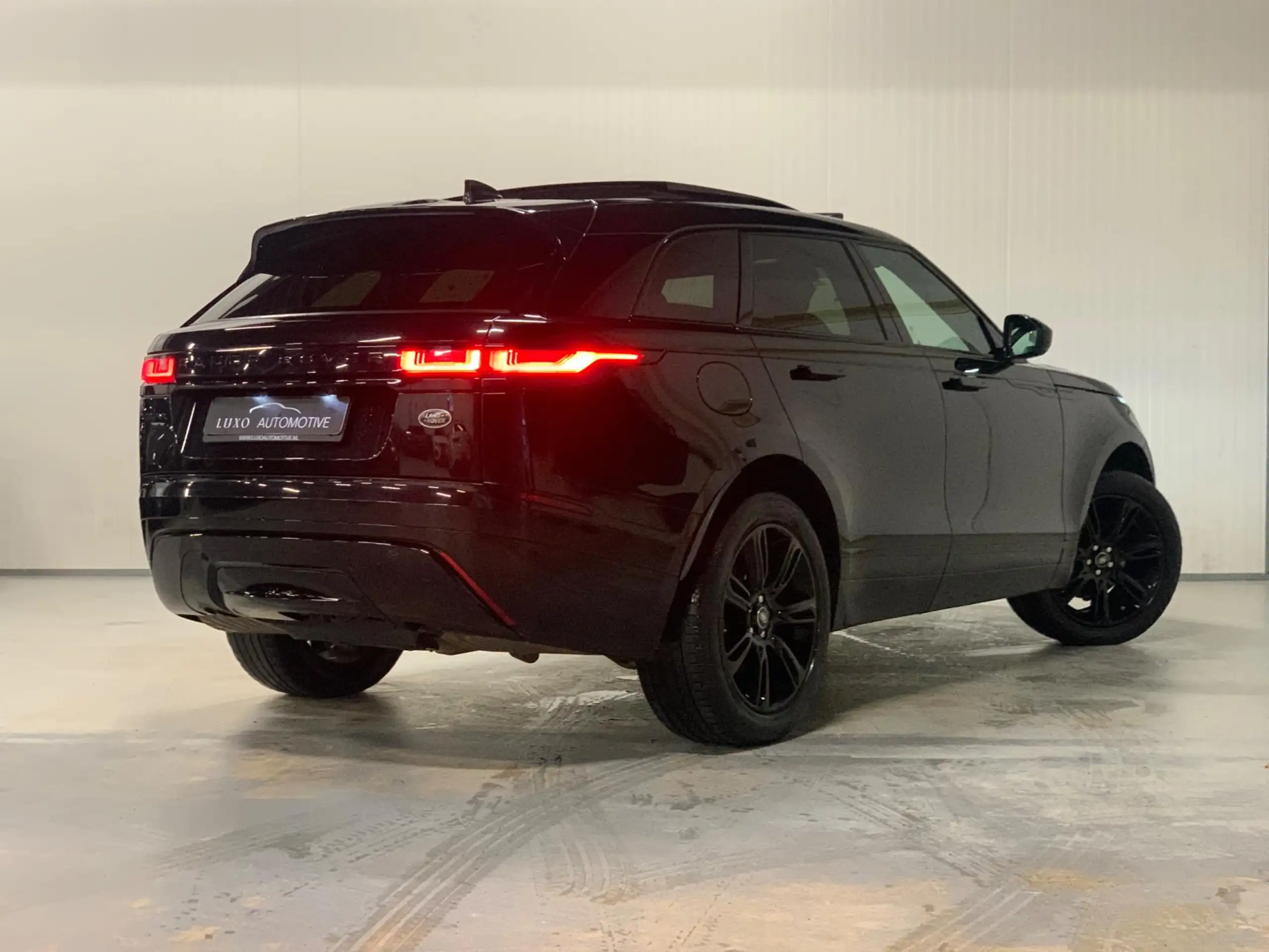 Land Rover - Range Rover Velar