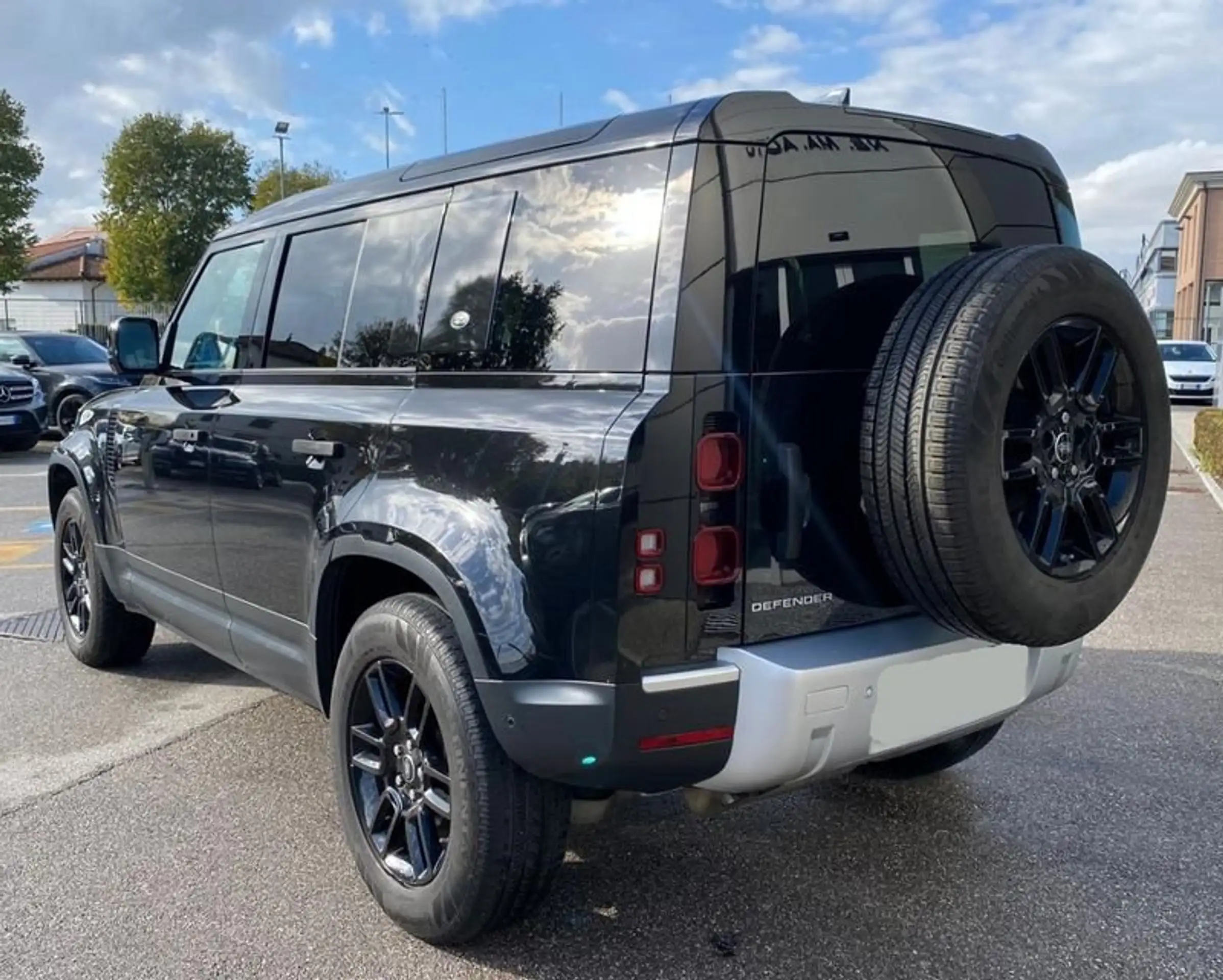 Land Rover - Defender