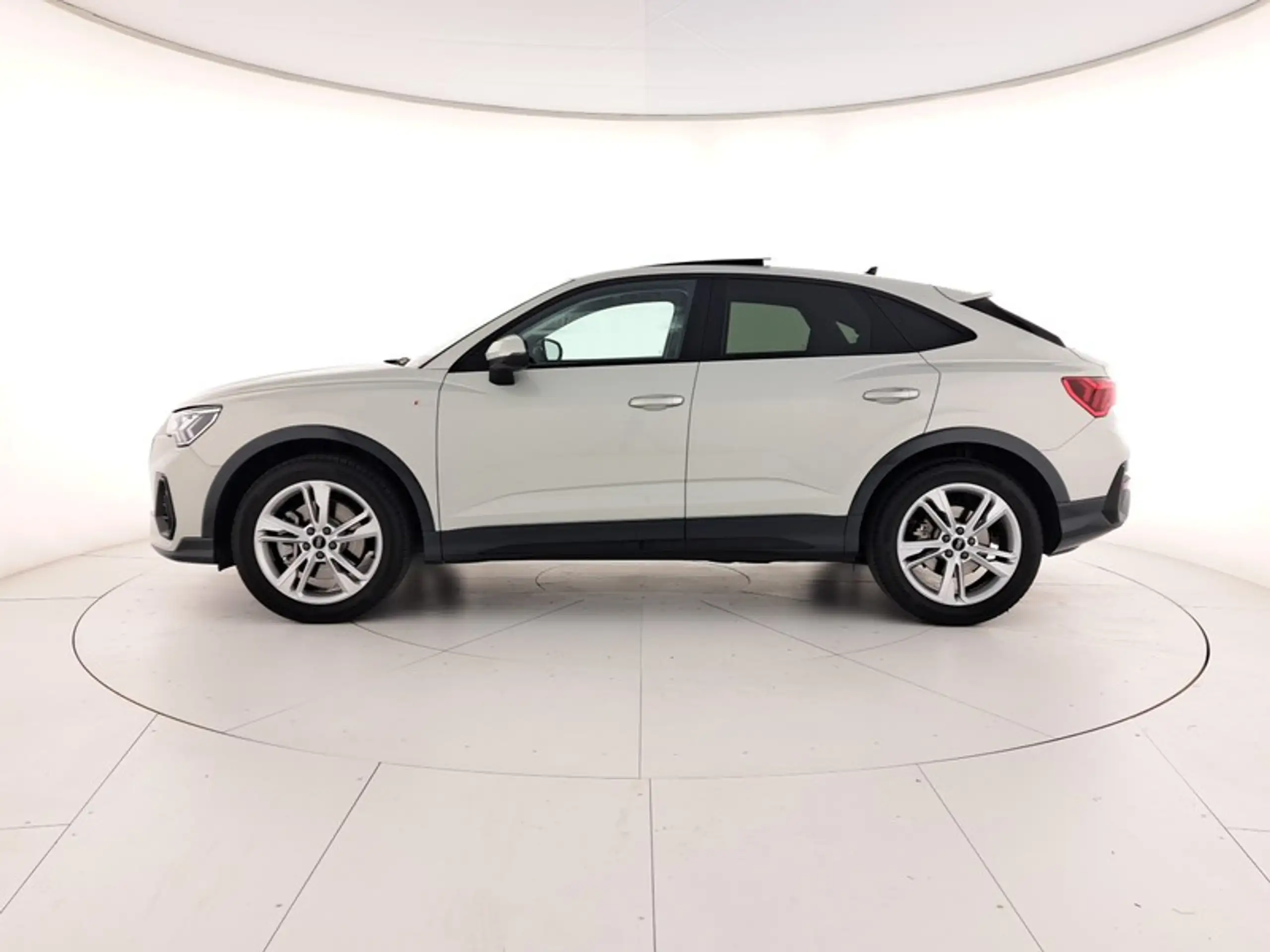 Audi - Q3