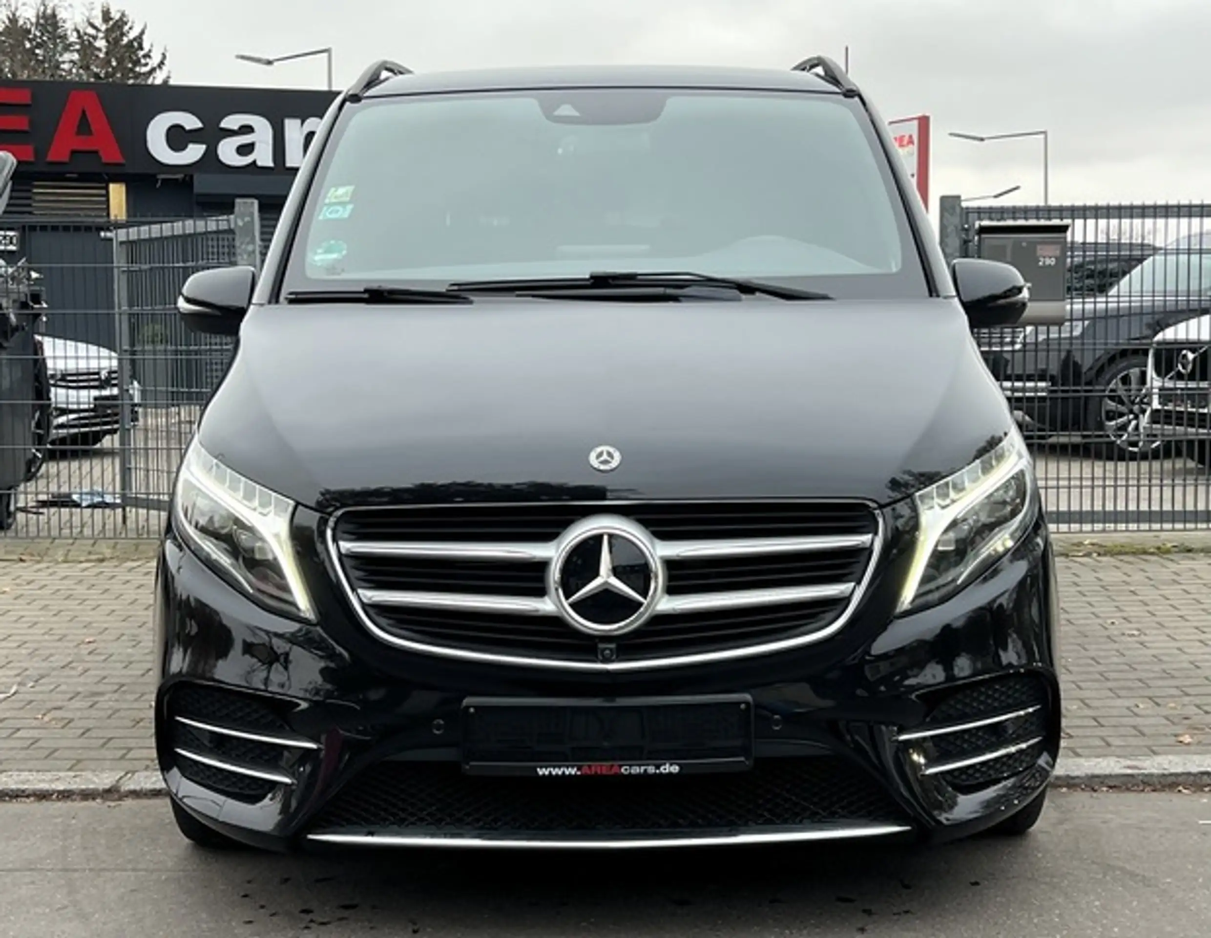 Mercedes-Benz - V 250