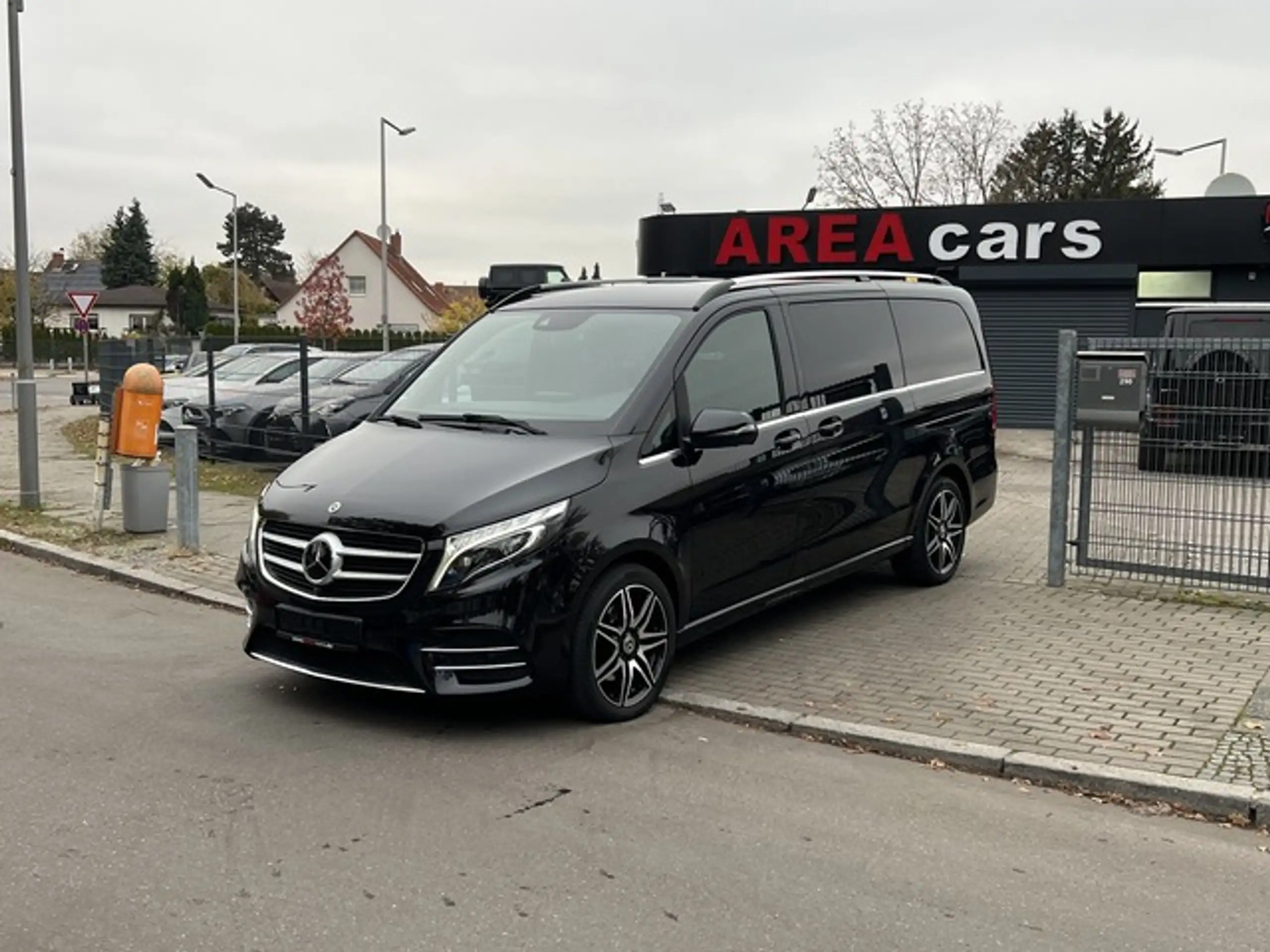 Mercedes-Benz - V 250