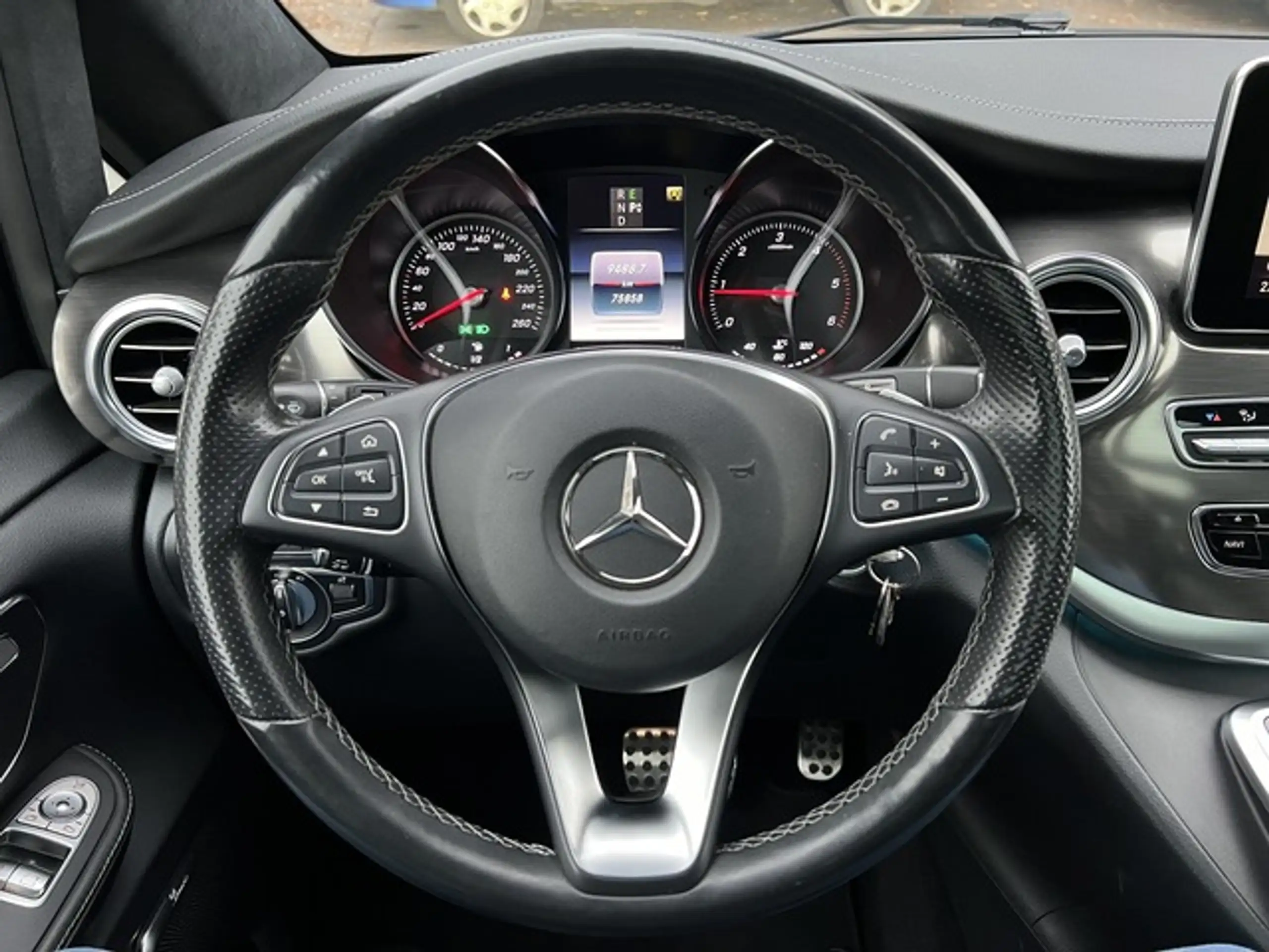 Mercedes-Benz - V 250