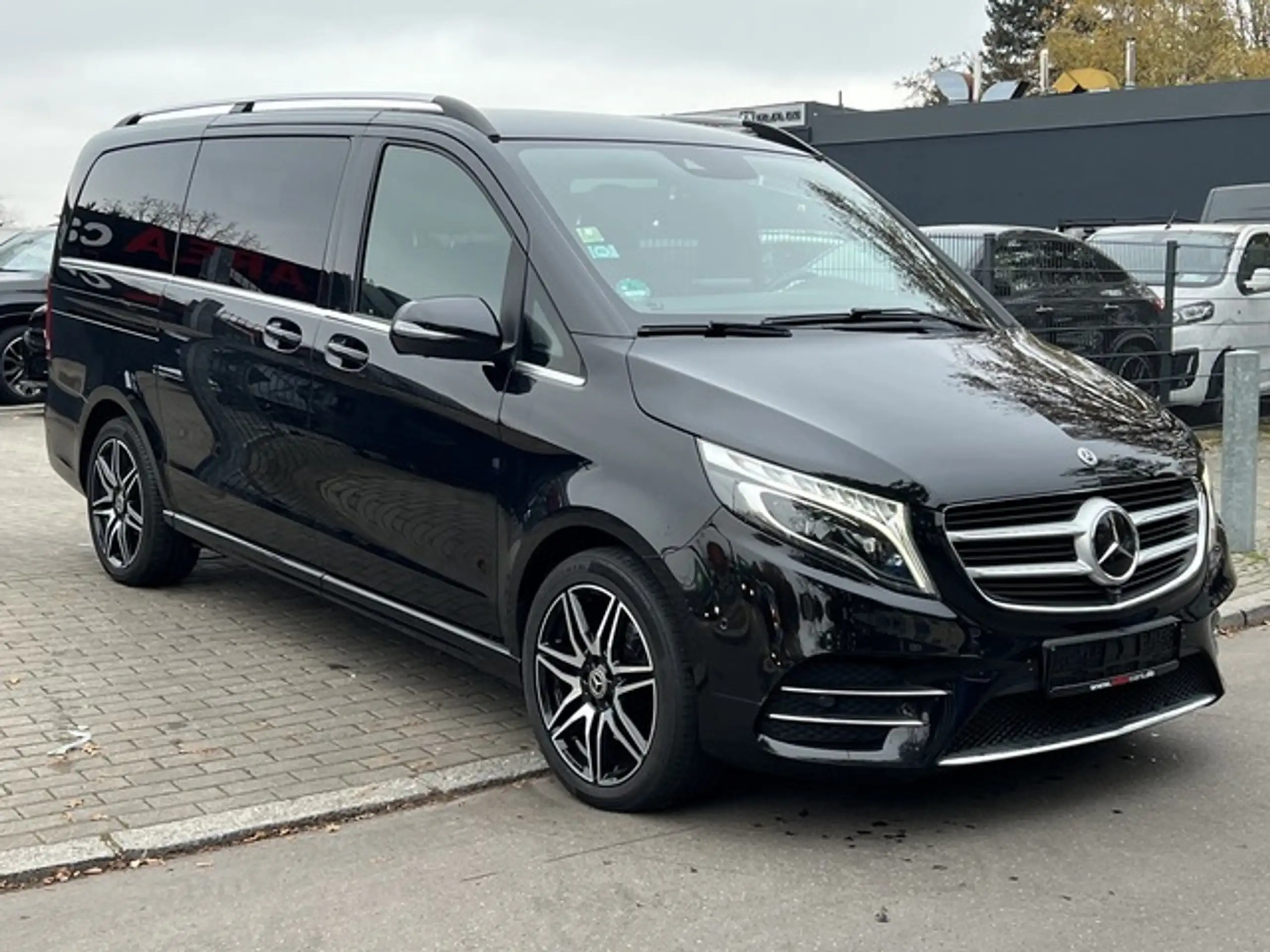 Mercedes-Benz - V 250