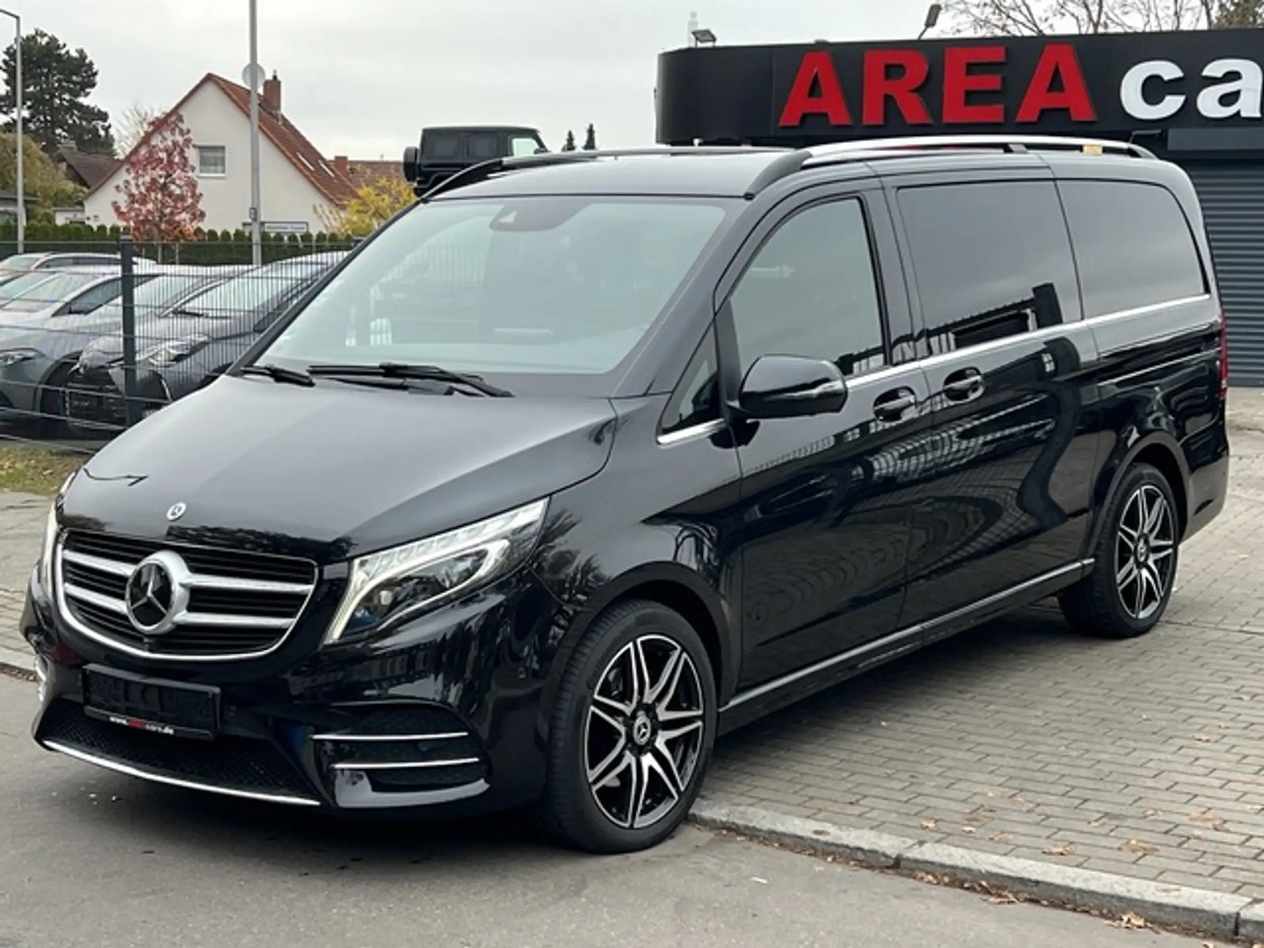 Mercedes-Benz - V 250