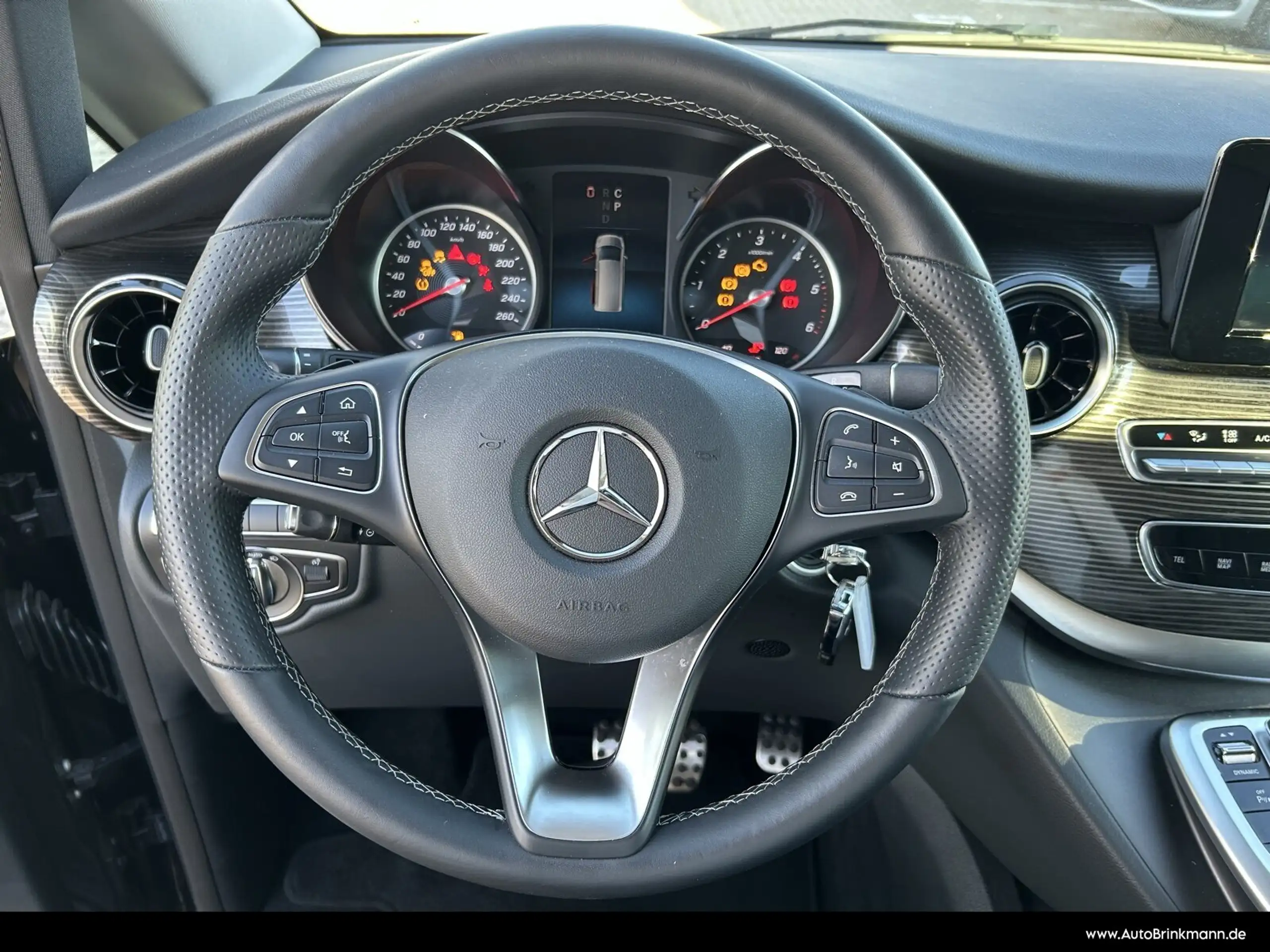 Mercedes-Benz - V 250