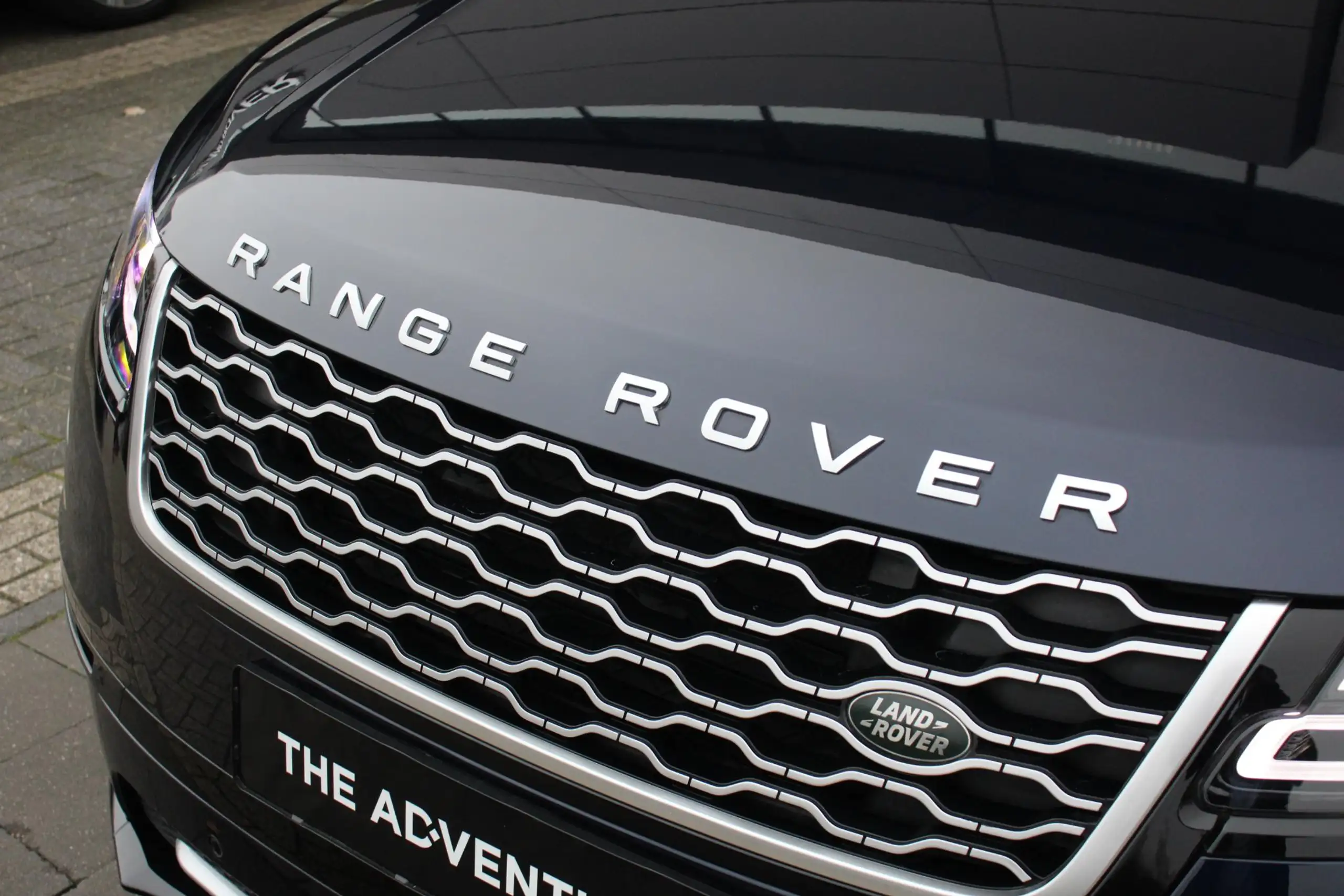 Land Rover - Range Rover Velar