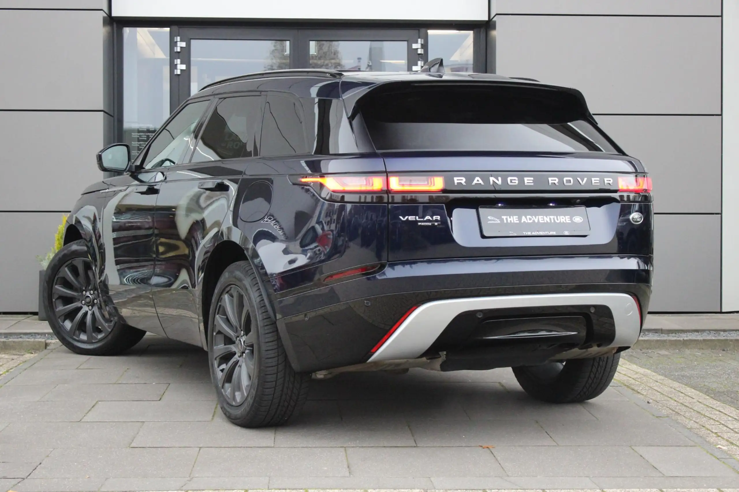 Land Rover - Range Rover Velar