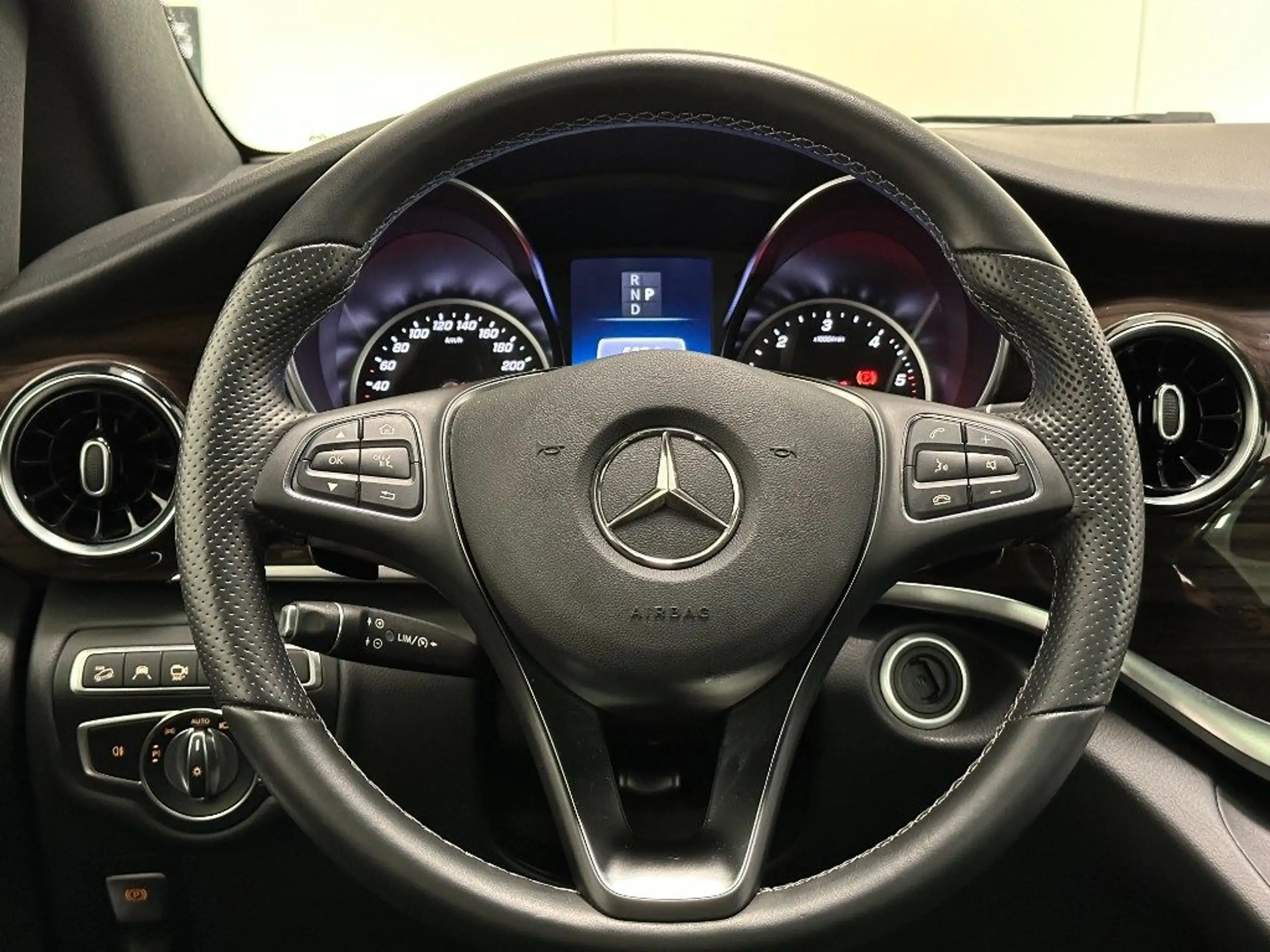 Mercedes-Benz - V 300