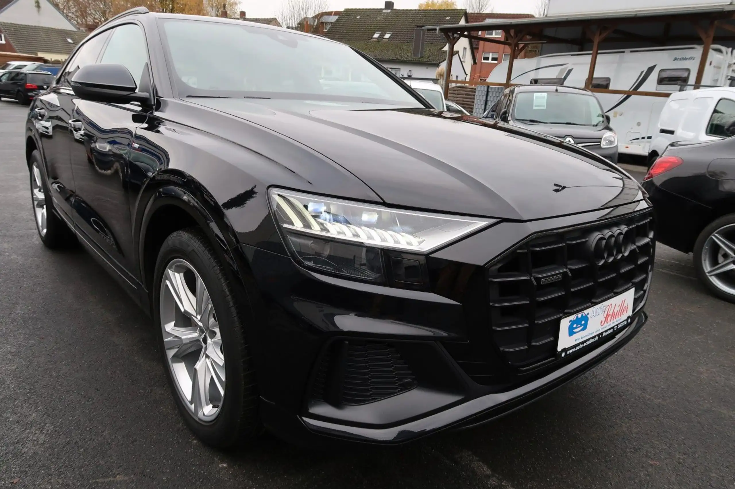 Audi - Q8