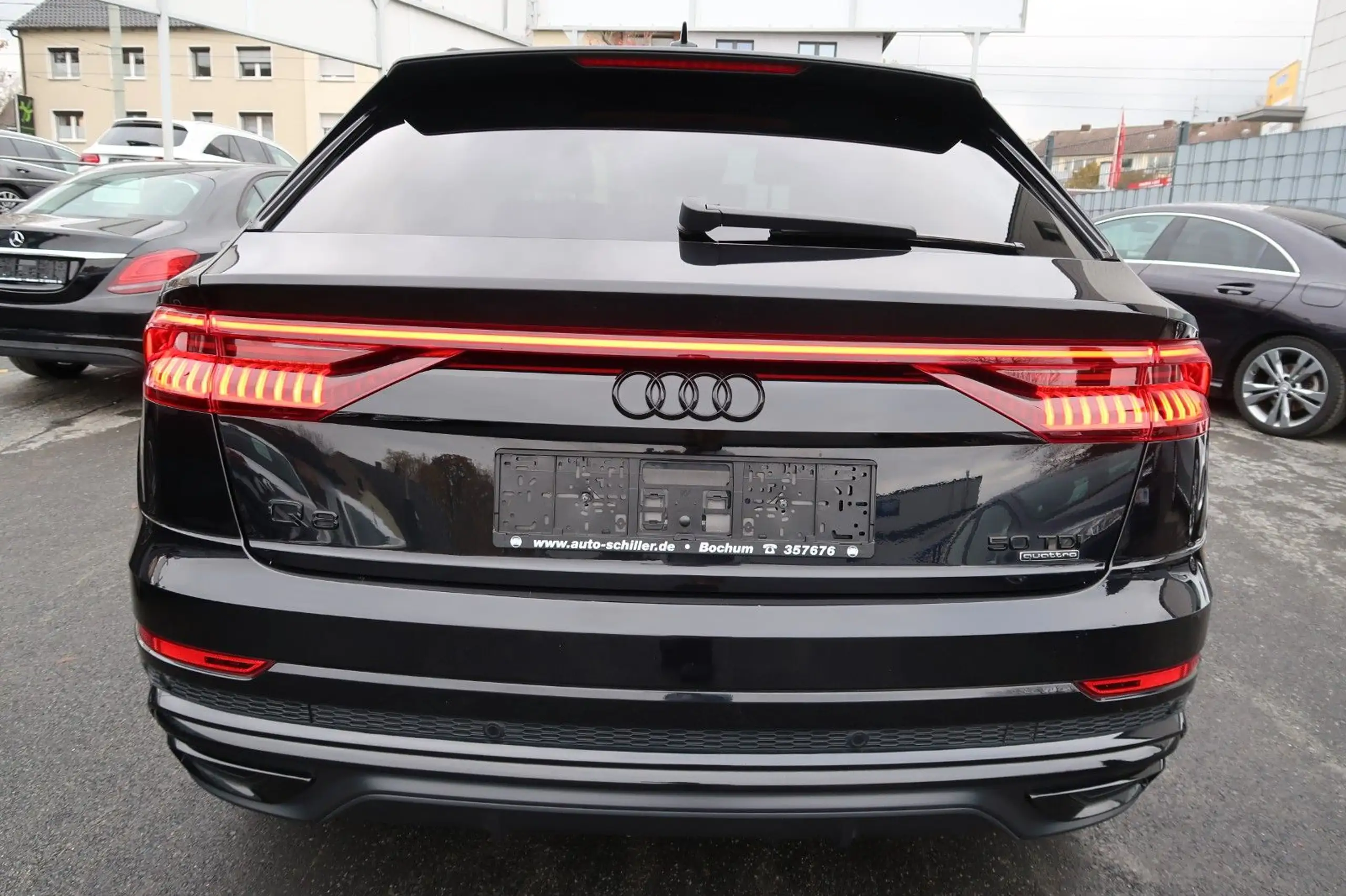 Audi - Q8