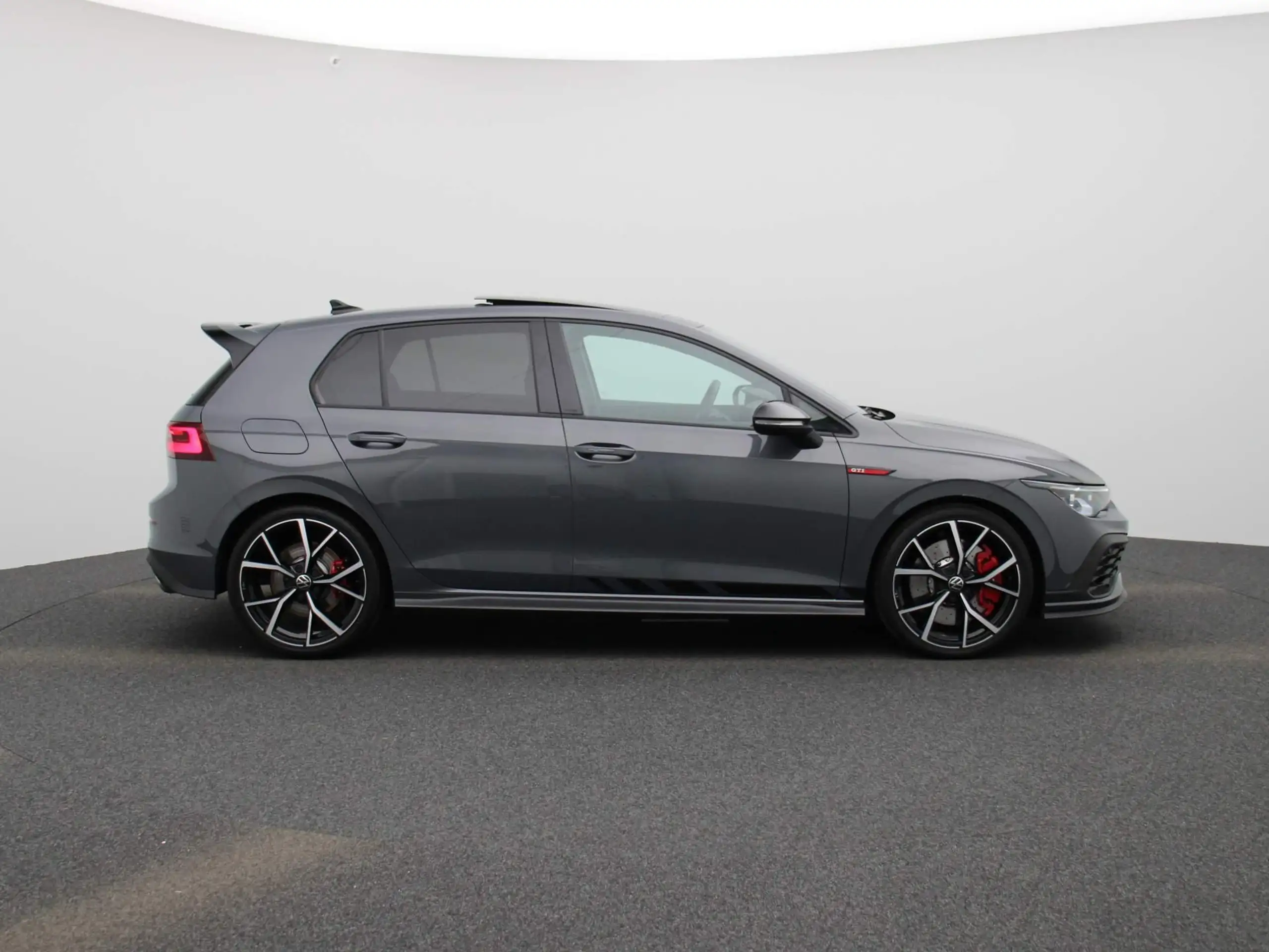 Volkswagen - Golf GTI