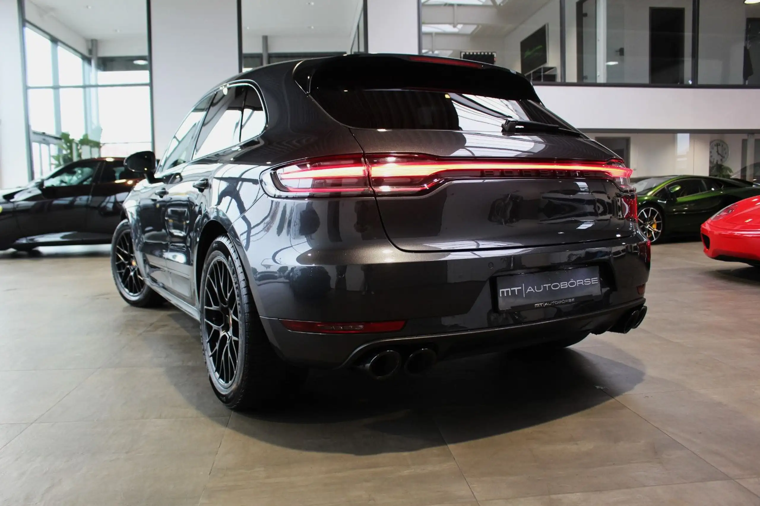 Porsche - Macan