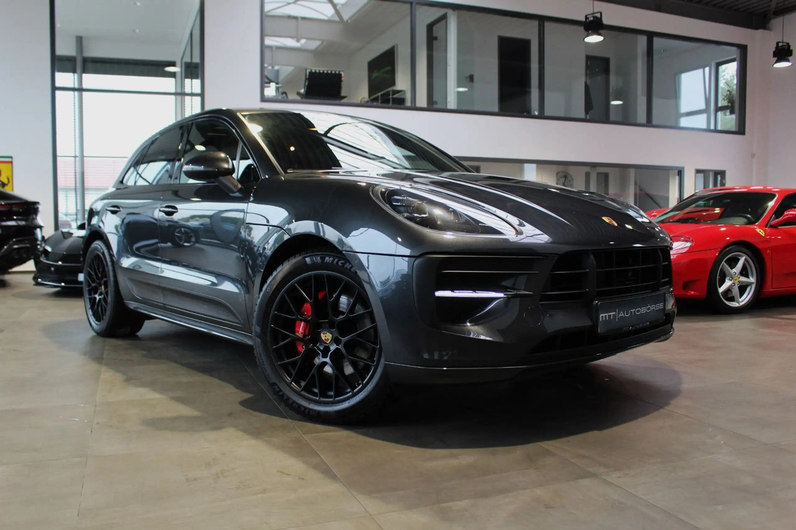 Porsche - Macan