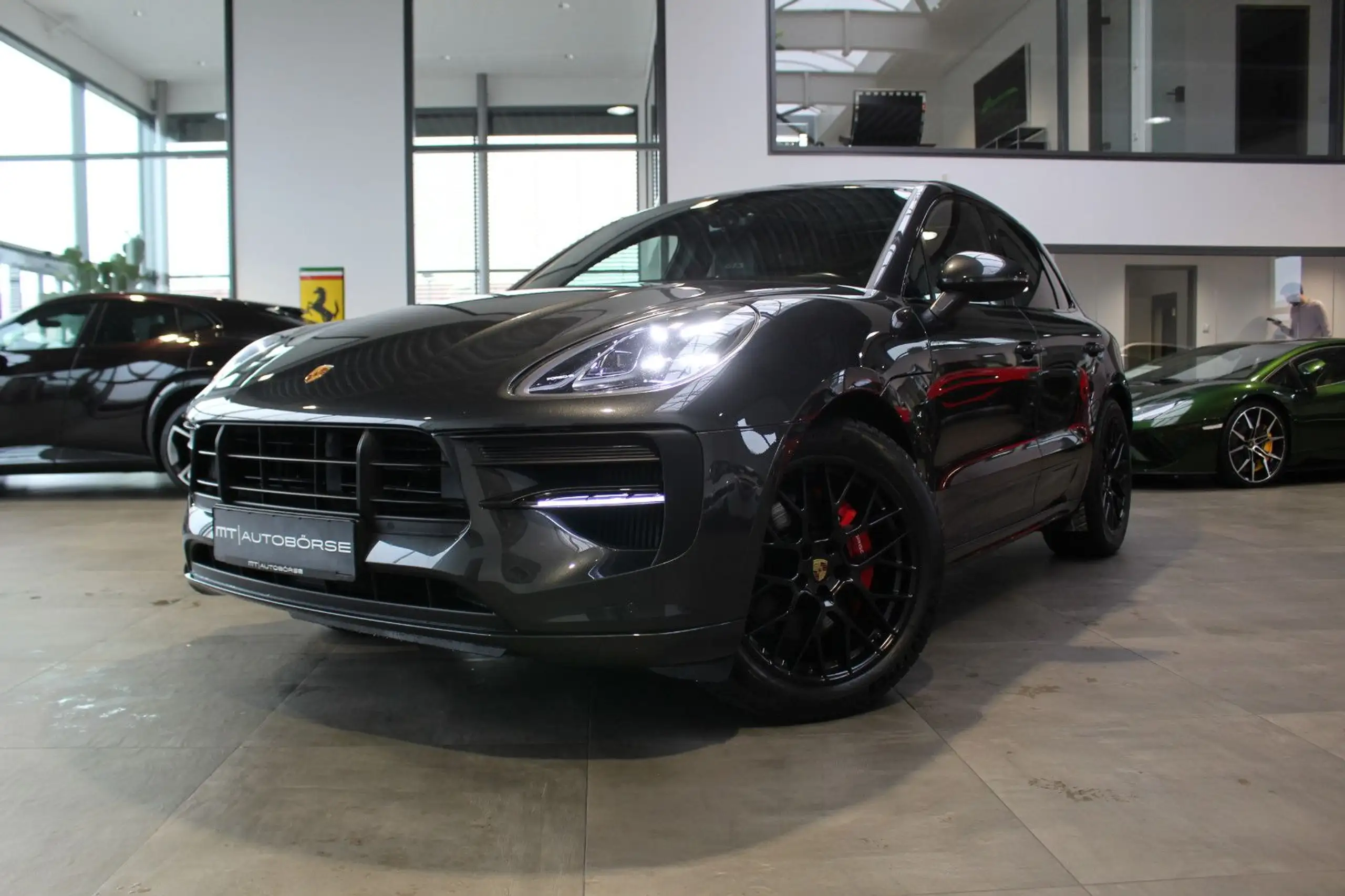 Porsche - Macan