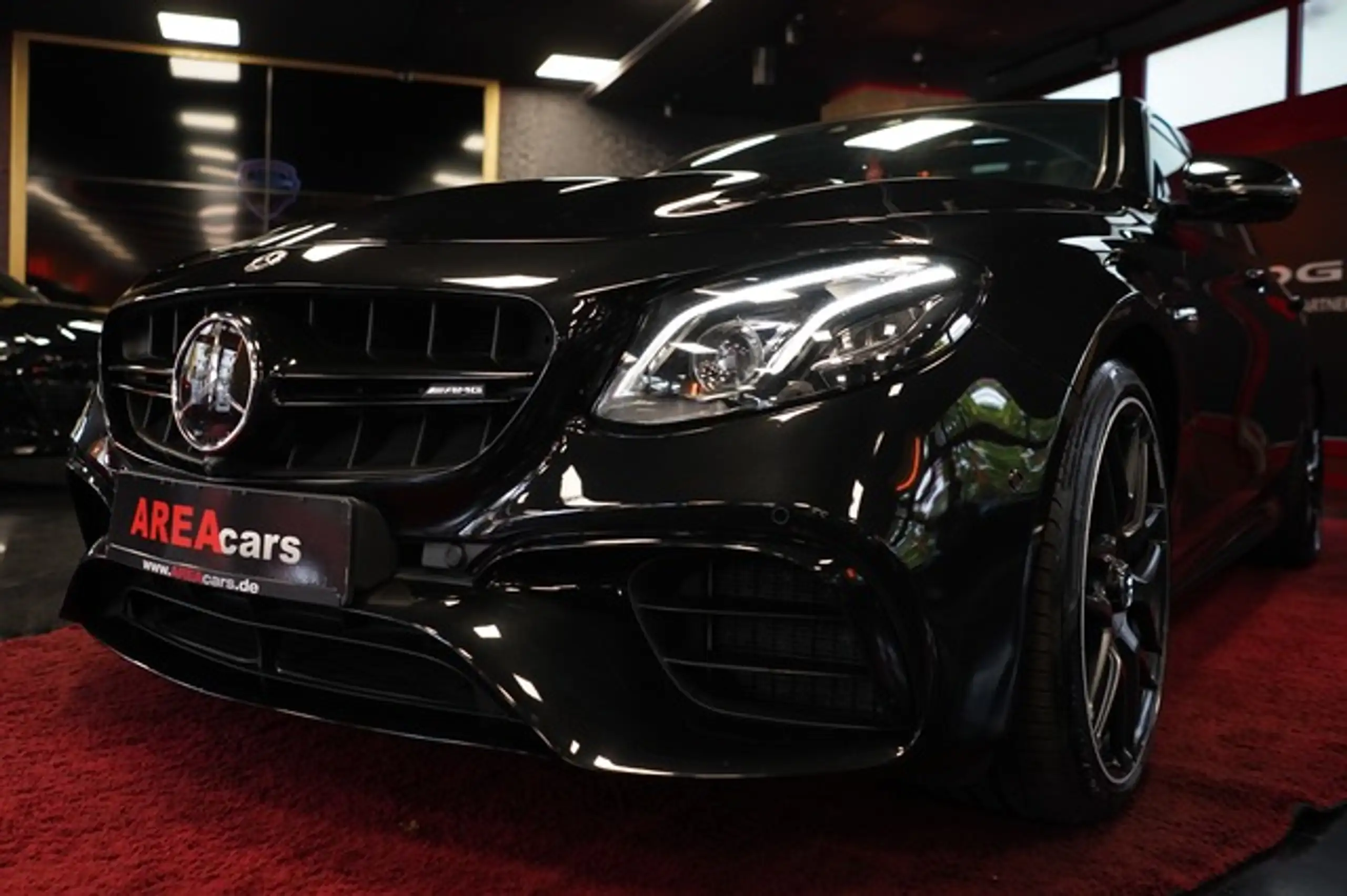 Mercedes-Benz - E 63 AMG