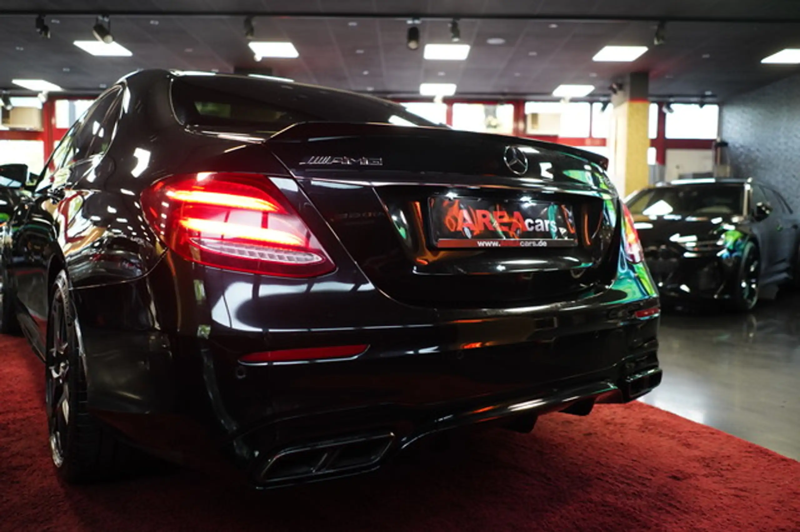 Mercedes-Benz - E 63 AMG