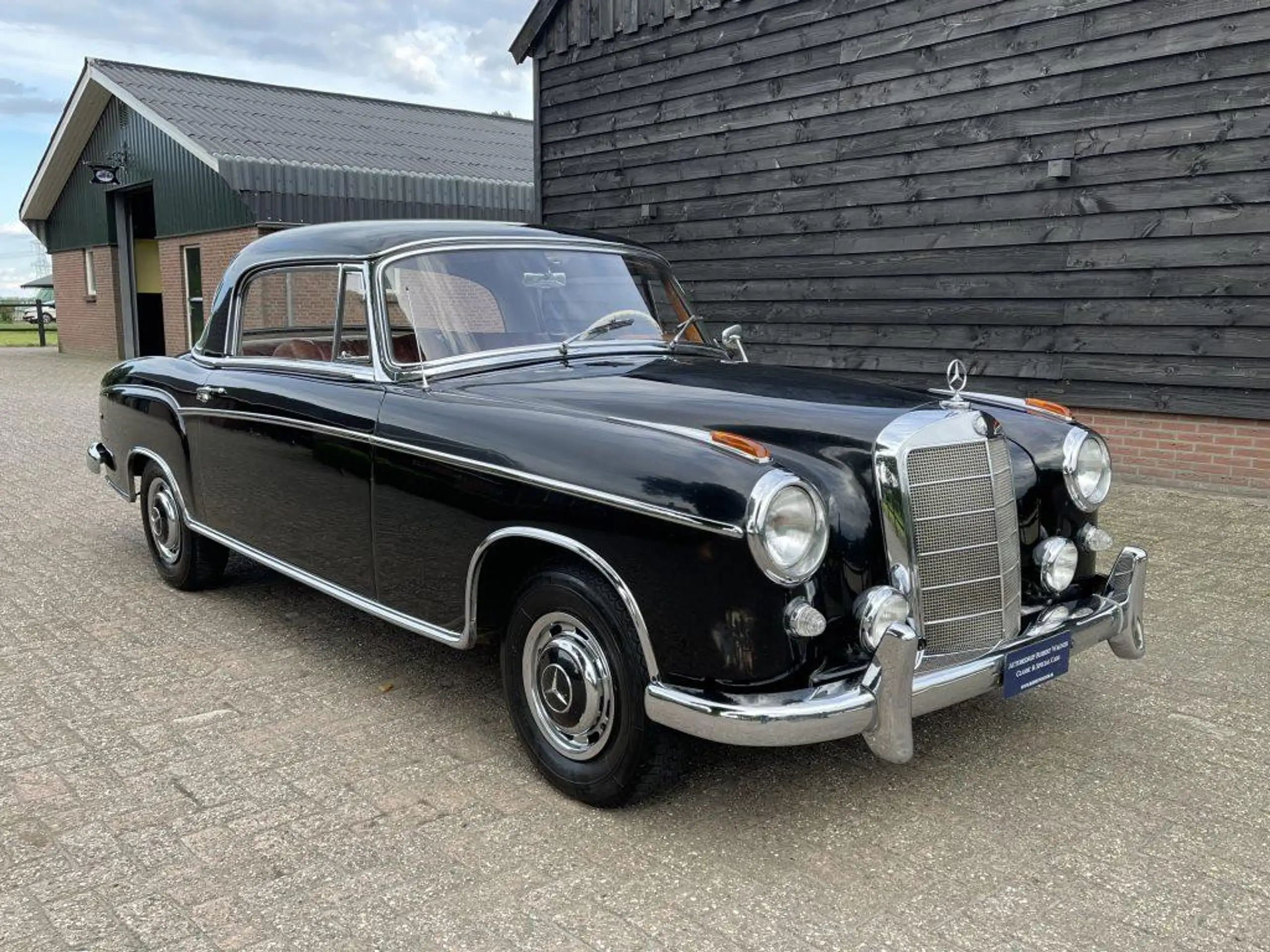 Mercedes-Benz - 220