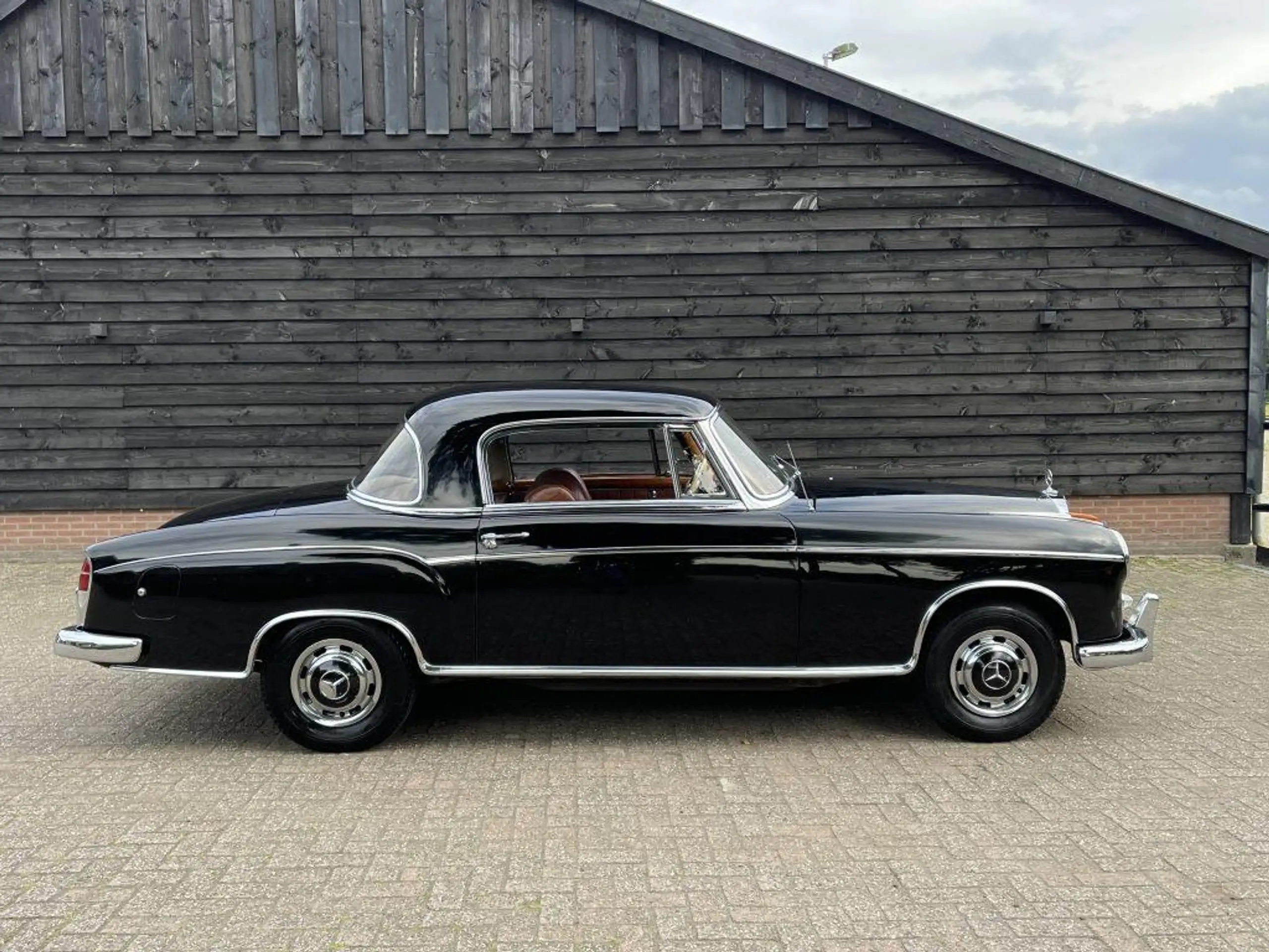 Mercedes-Benz - 220