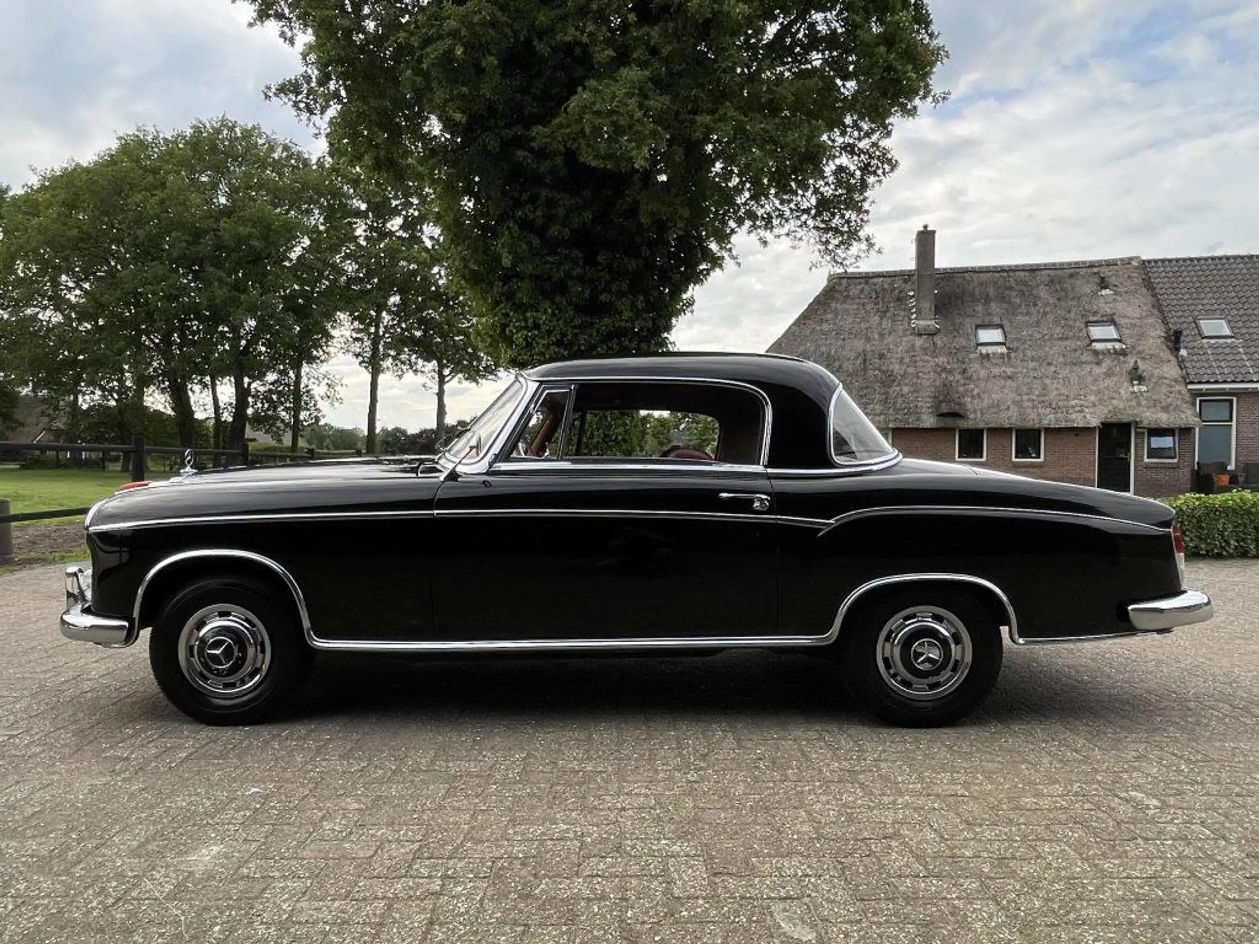 Mercedes-Benz - 220