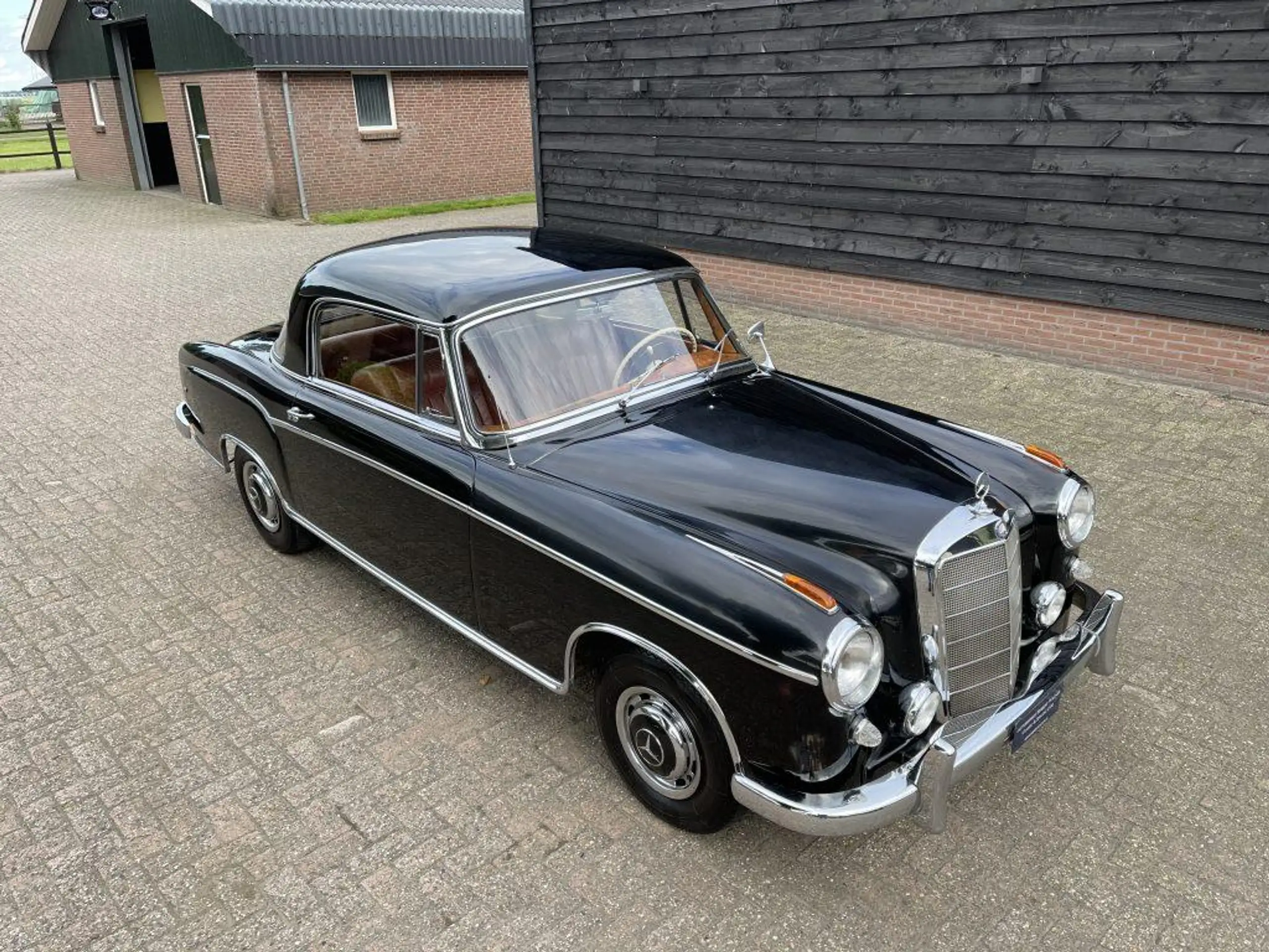 Mercedes-Benz - 220