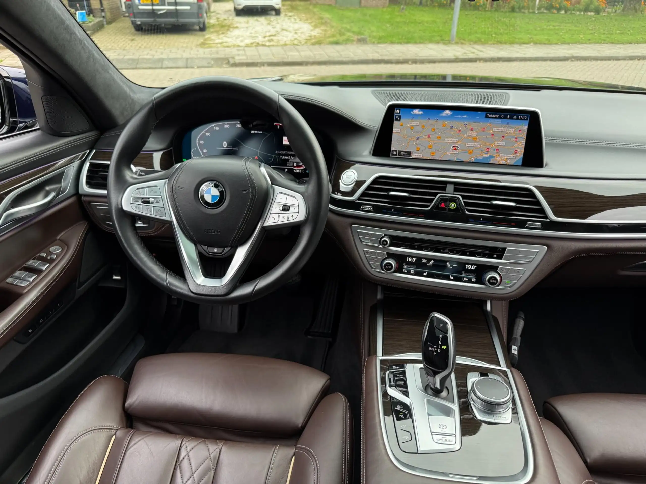 BMW - 745