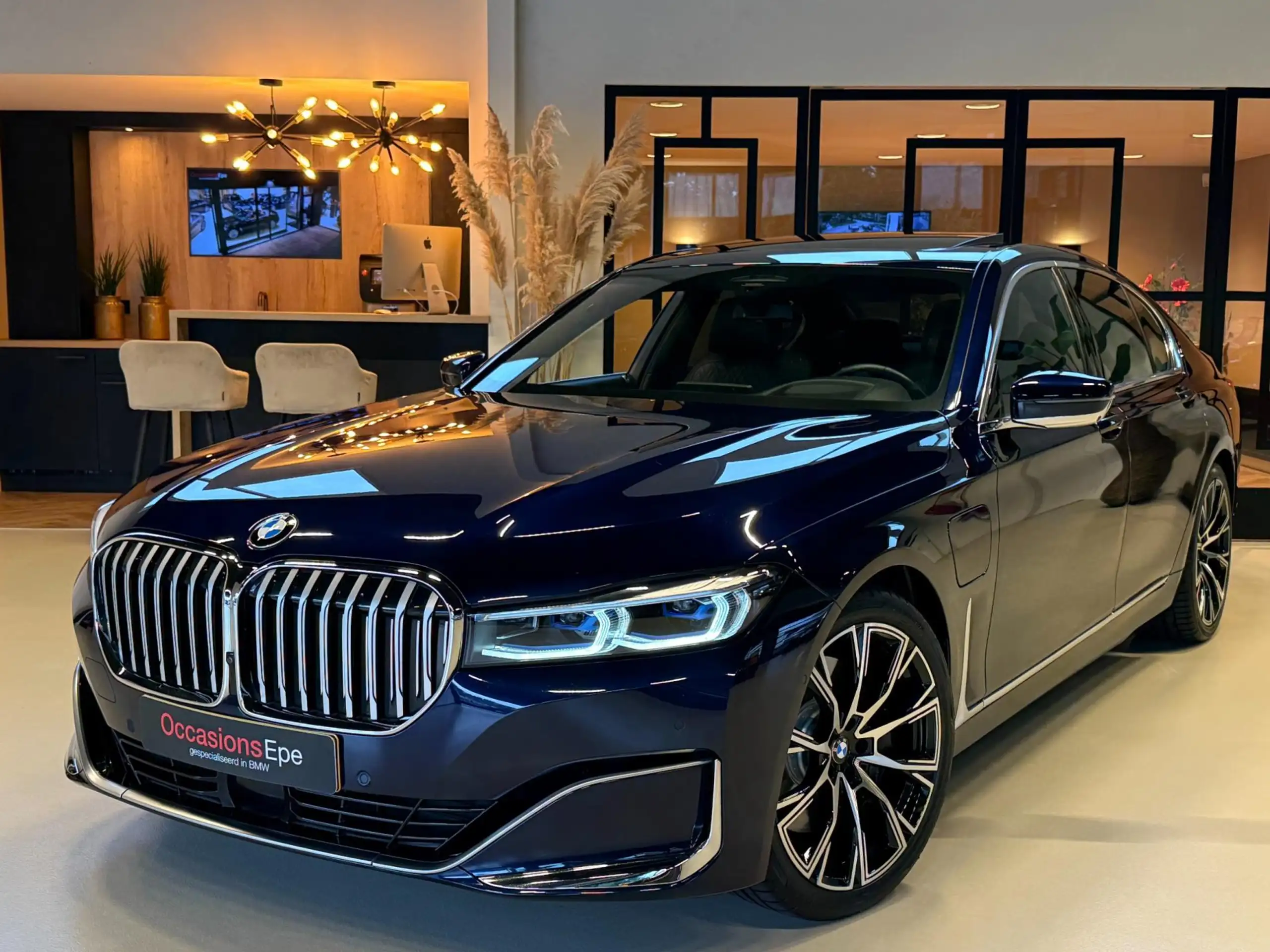 BMW - 745