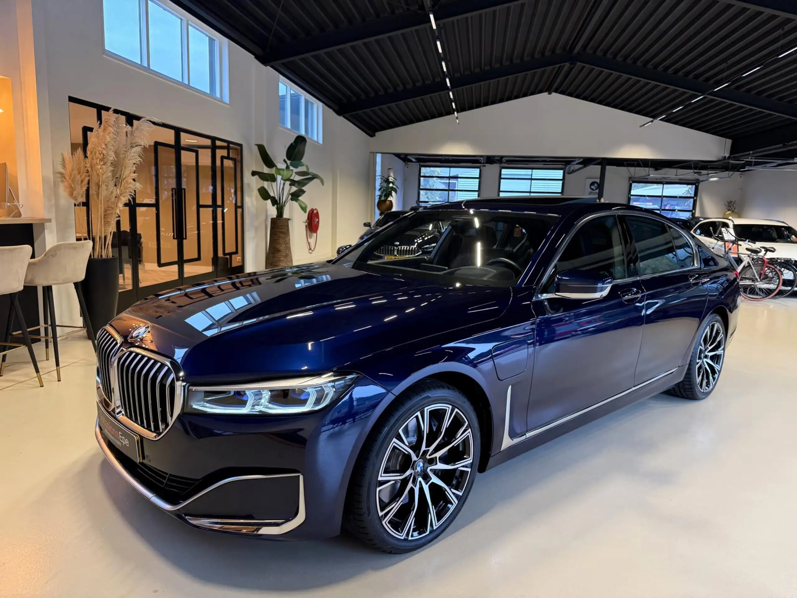 BMW - 745