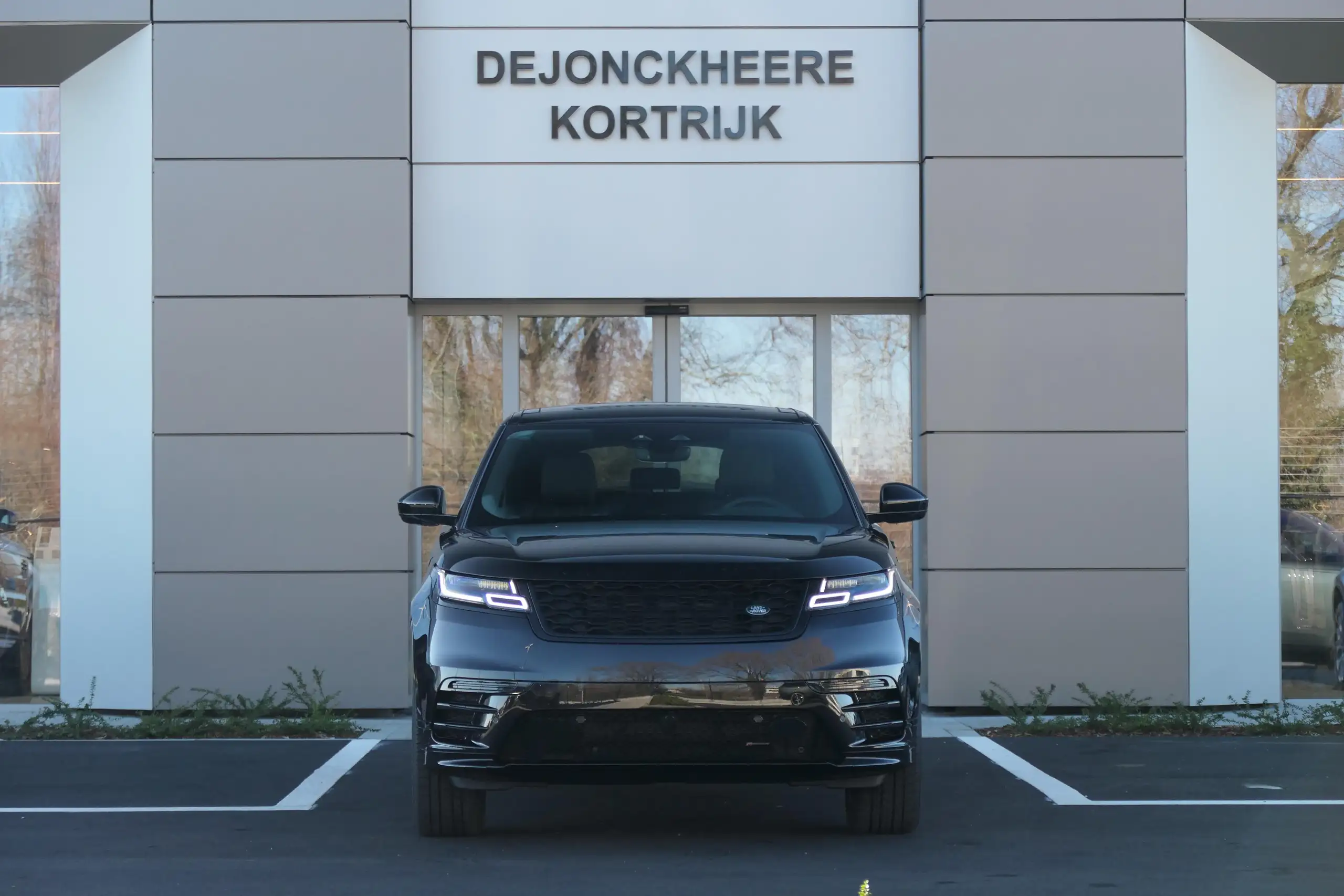 Land Rover - Range Rover Velar