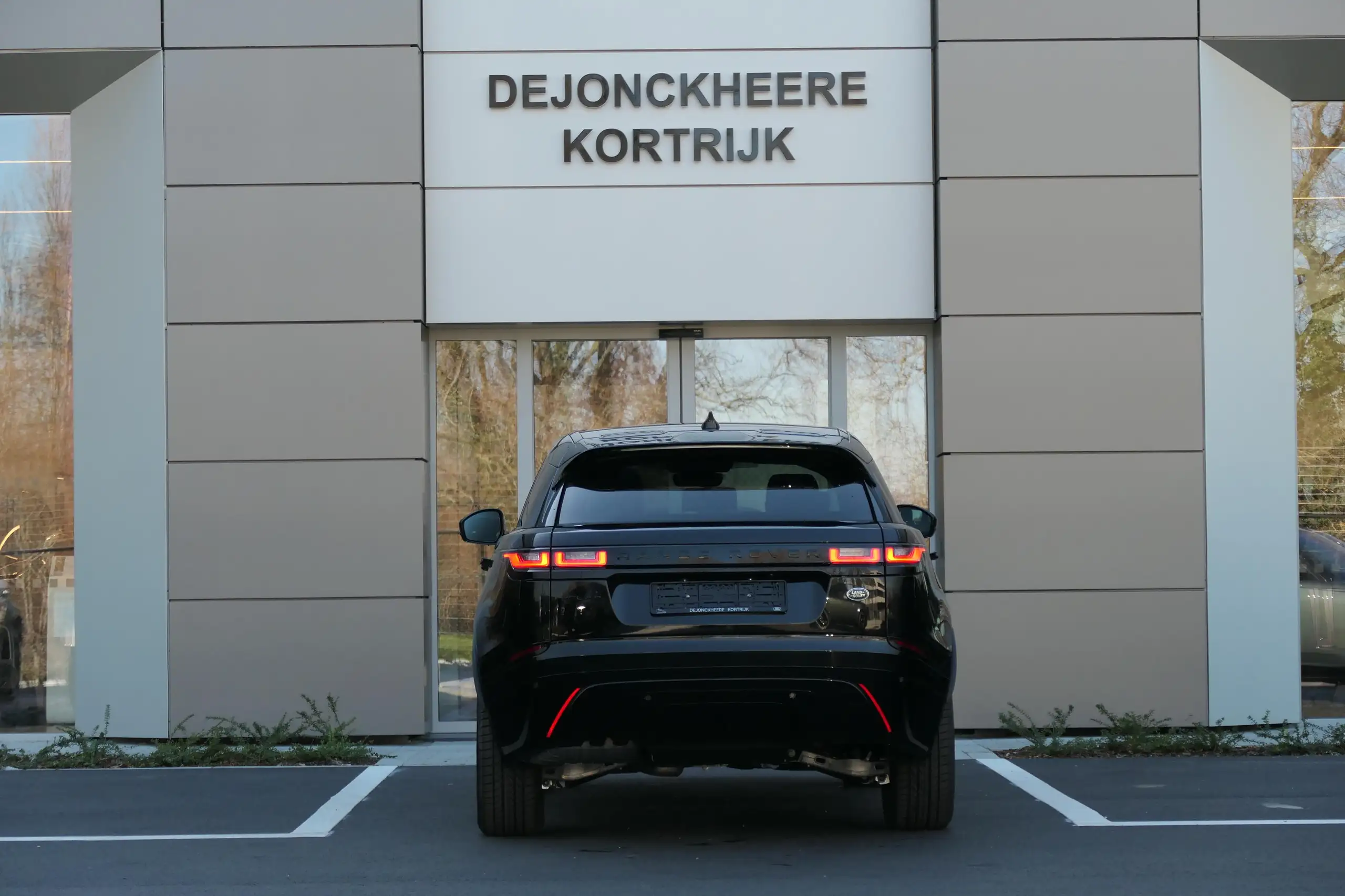 Land Rover - Range Rover Velar