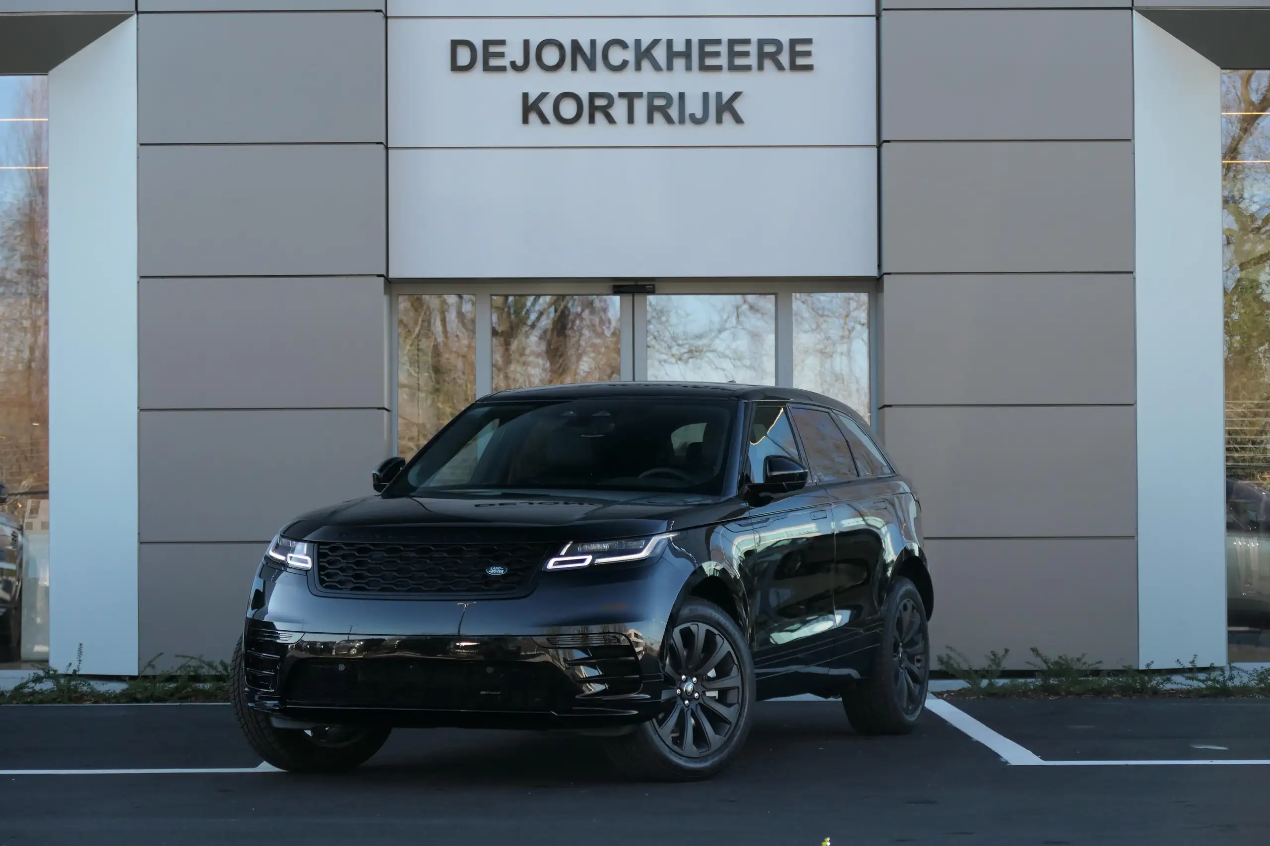 Land Rover - Range Rover Velar