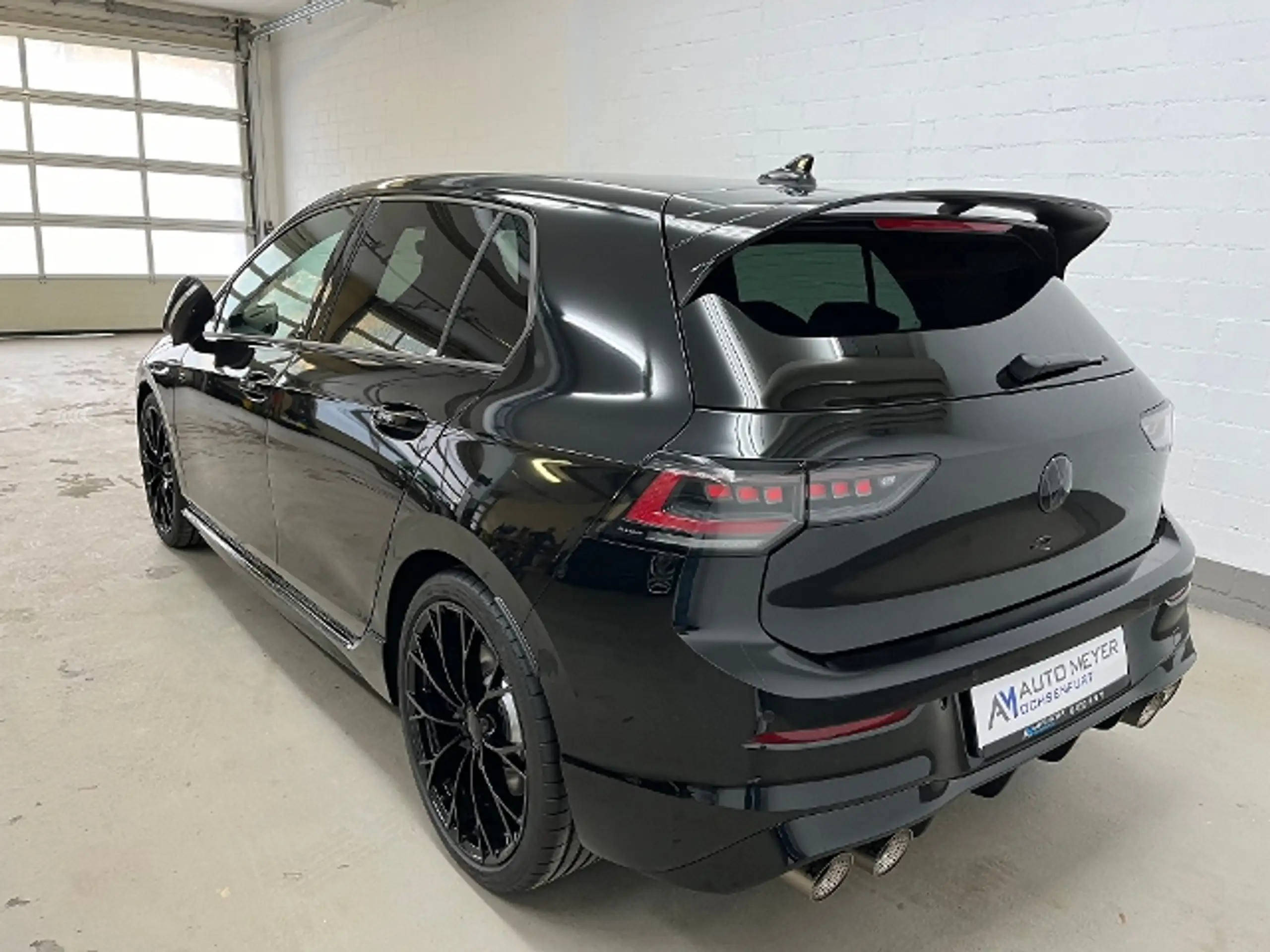 Volkswagen - Golf R