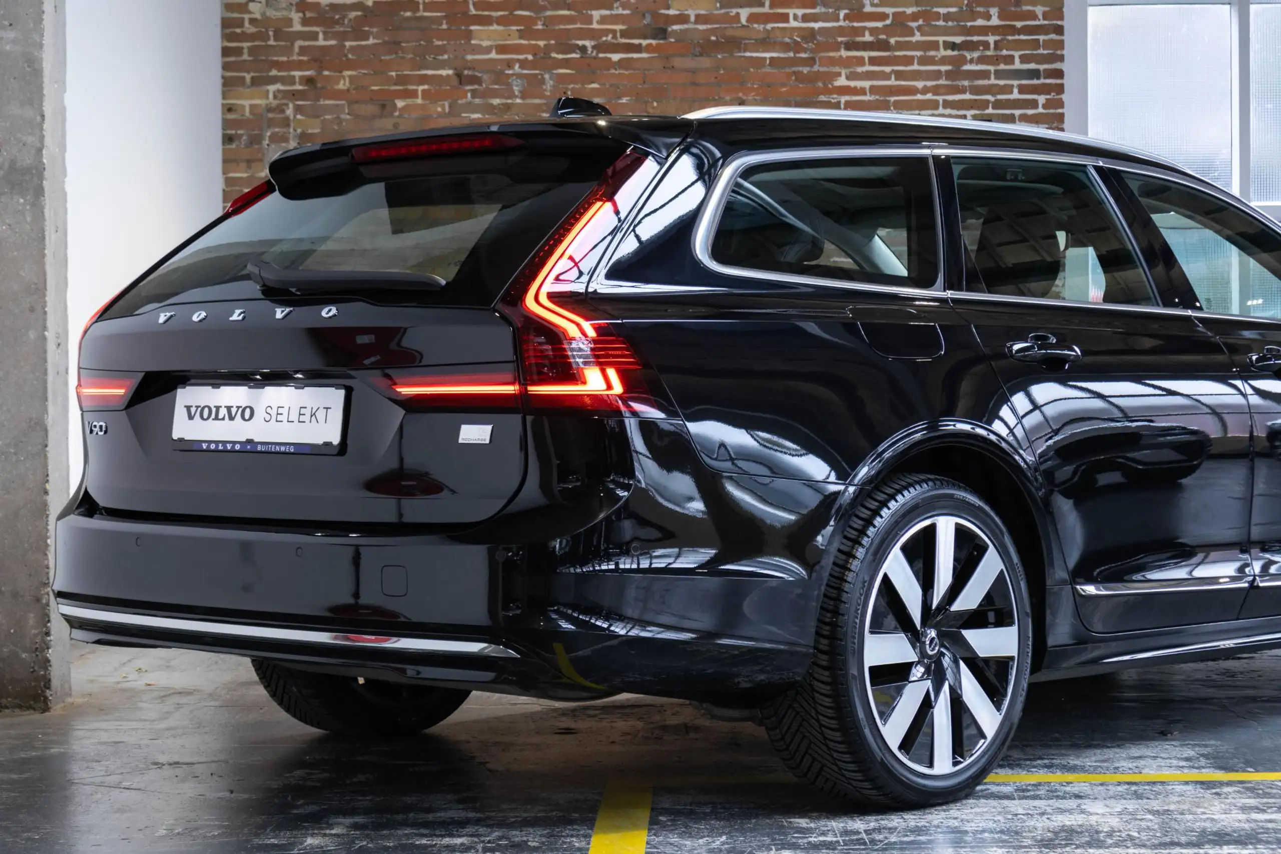 Volvo - V90