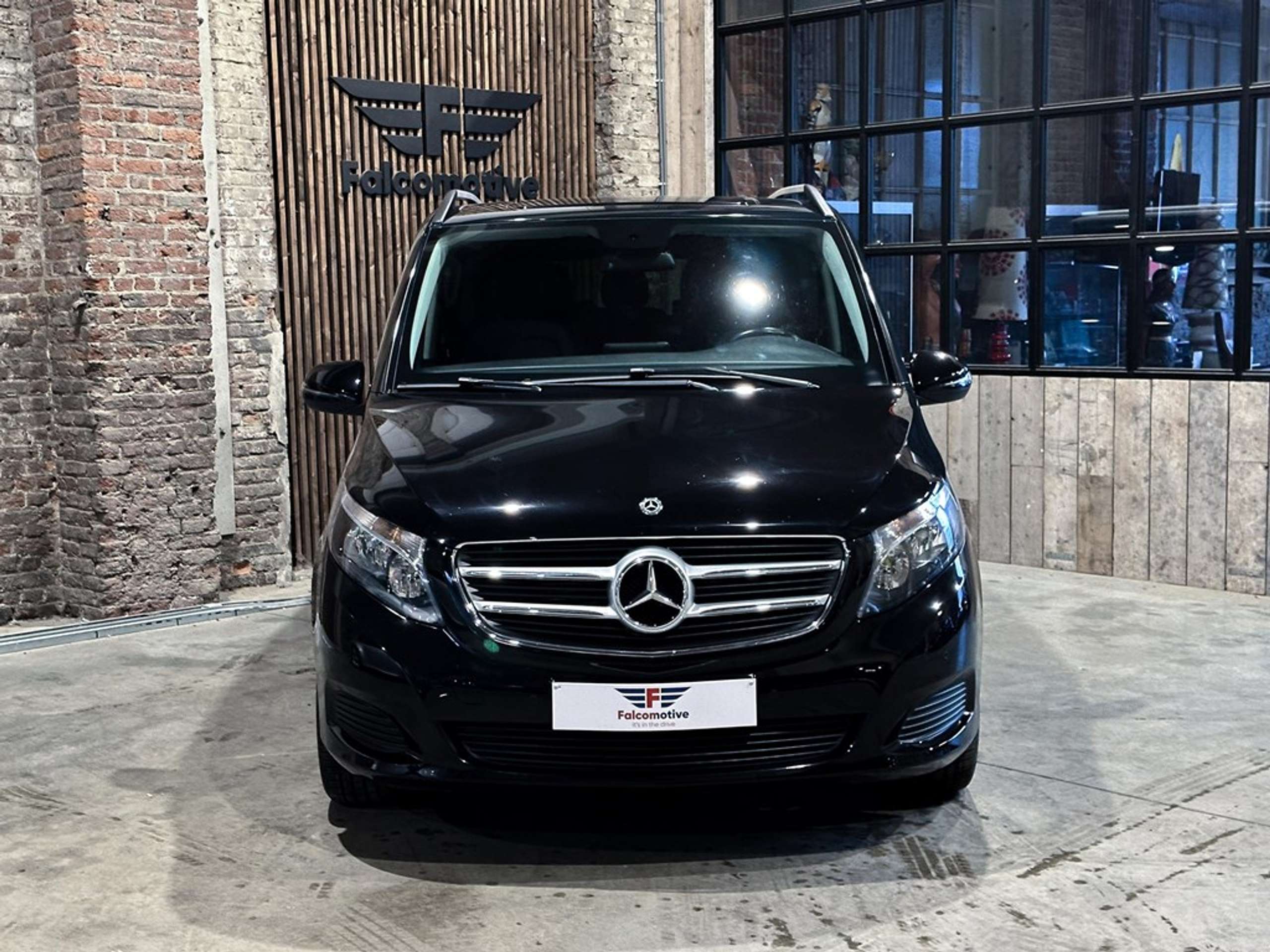 Mercedes-Benz - V 220