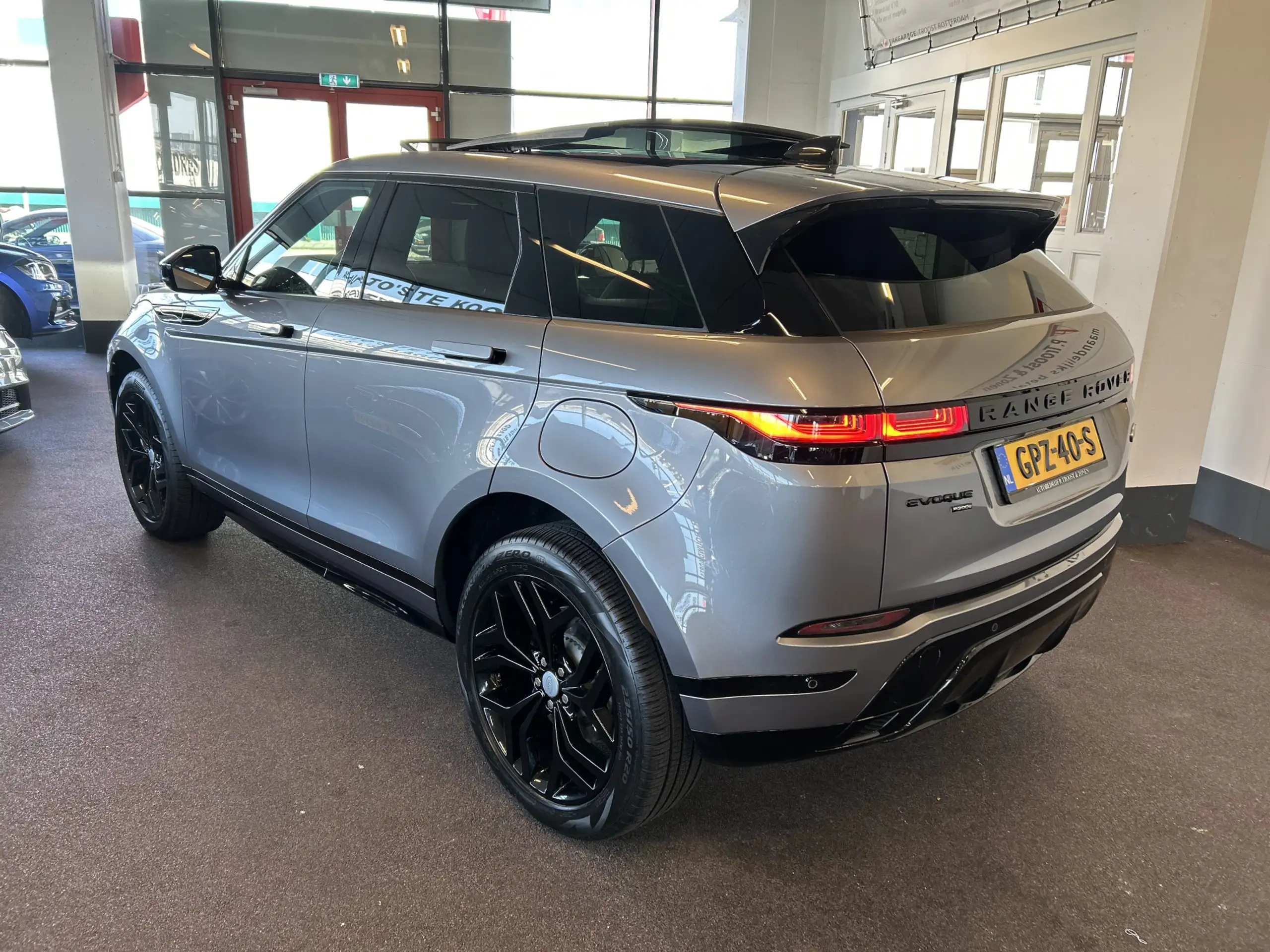 Land Rover - Range Rover Evoque