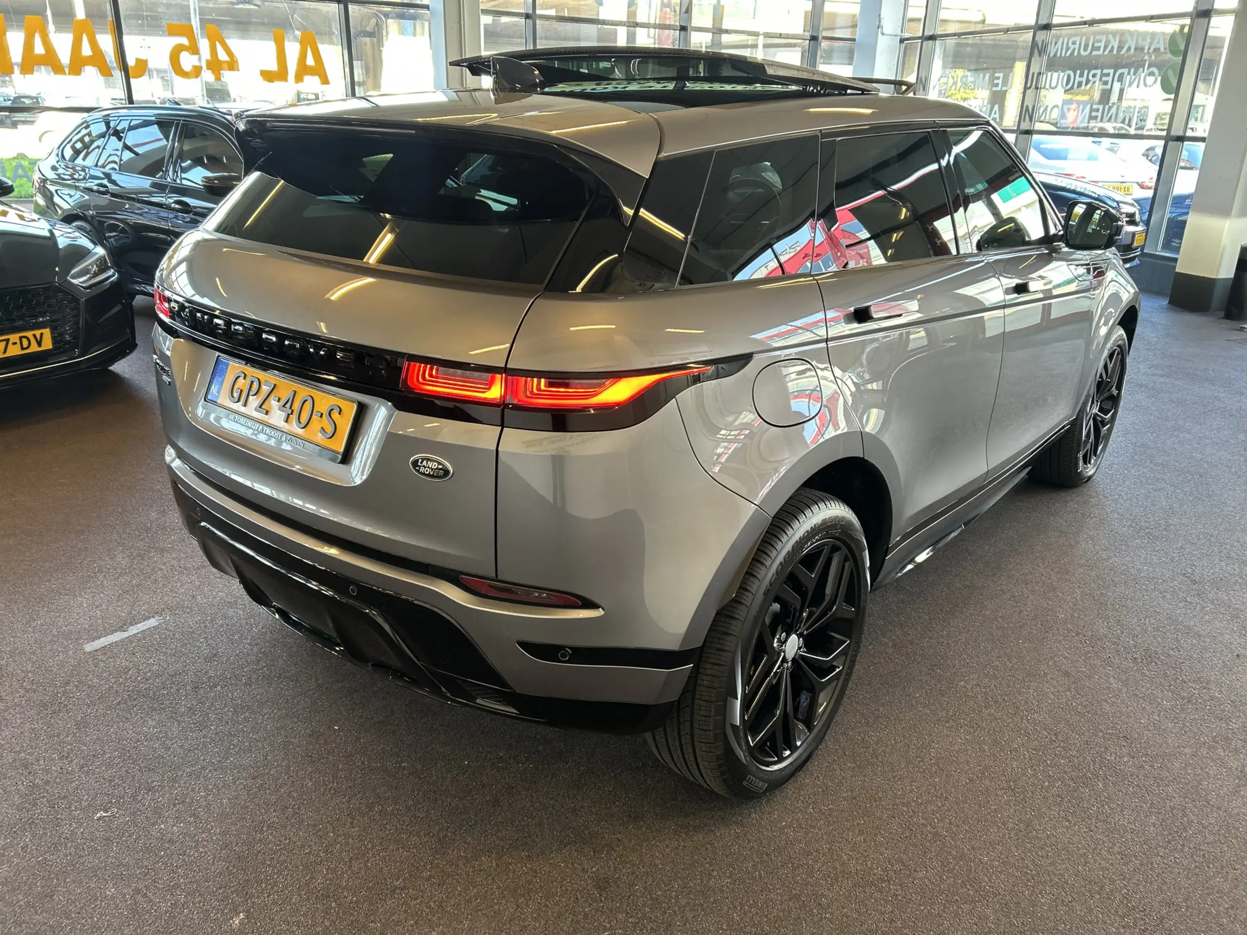 Land Rover - Range Rover Evoque