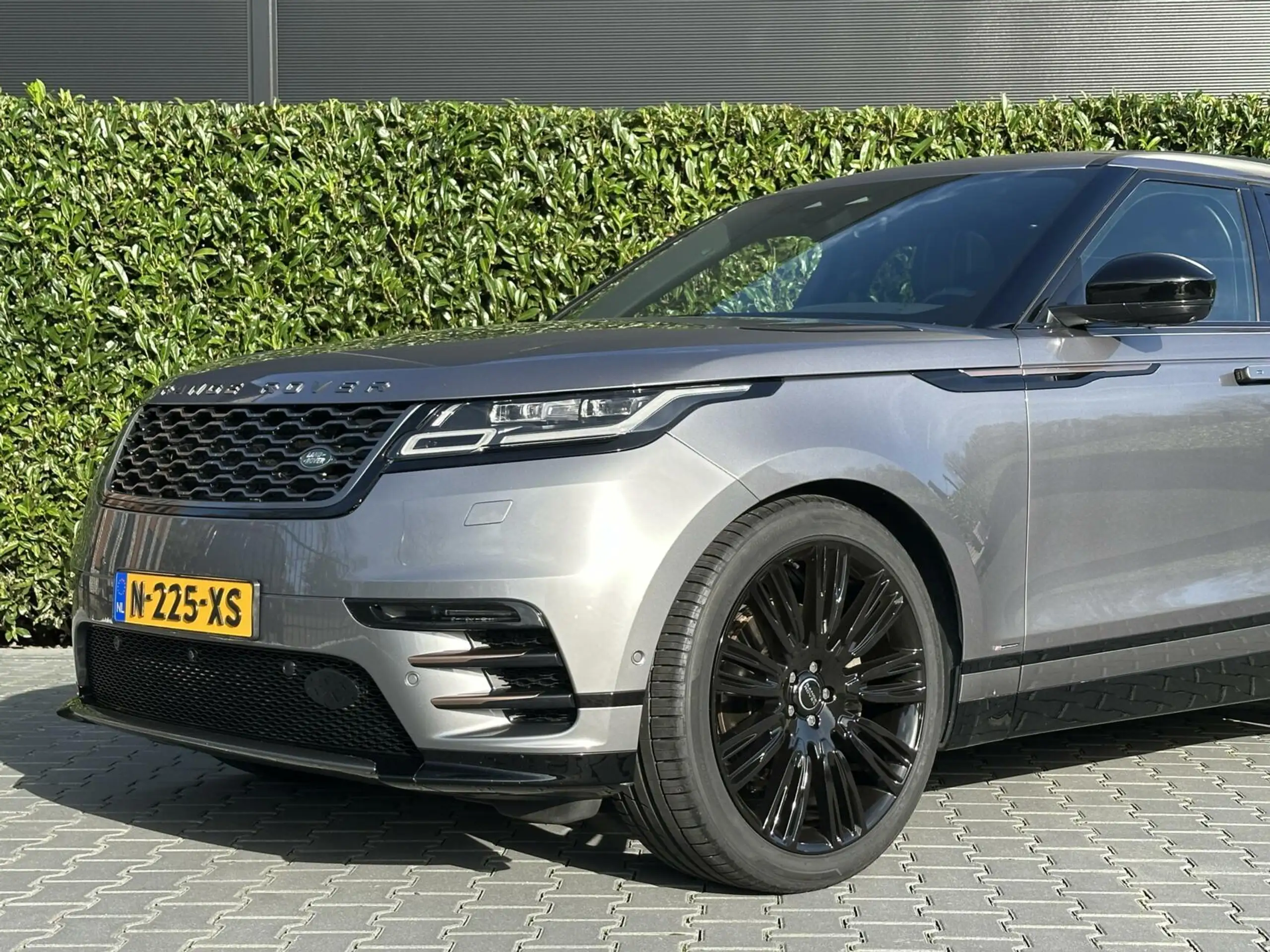 Land Rover - Range Rover Velar