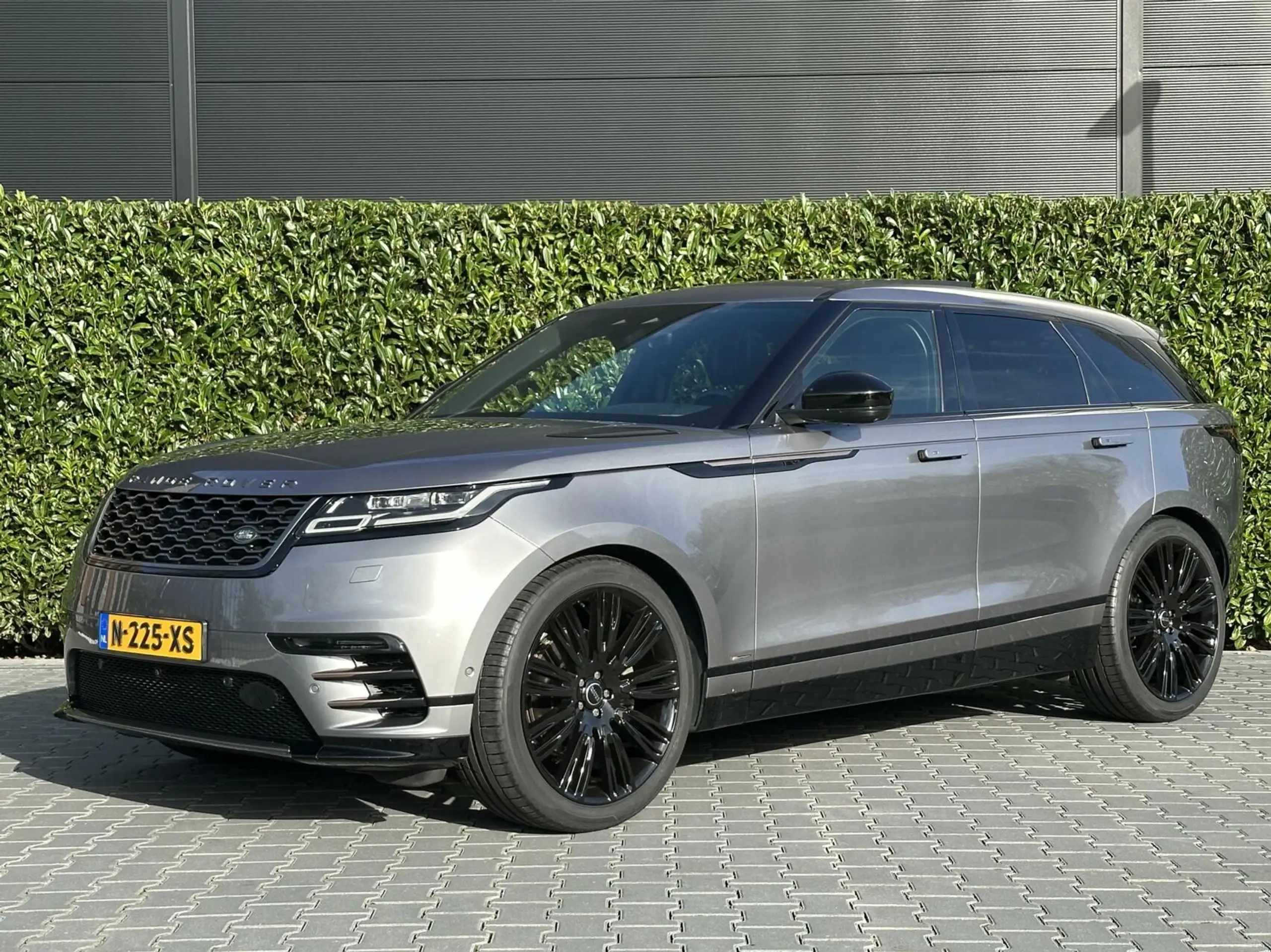 Land Rover - Range Rover Velar